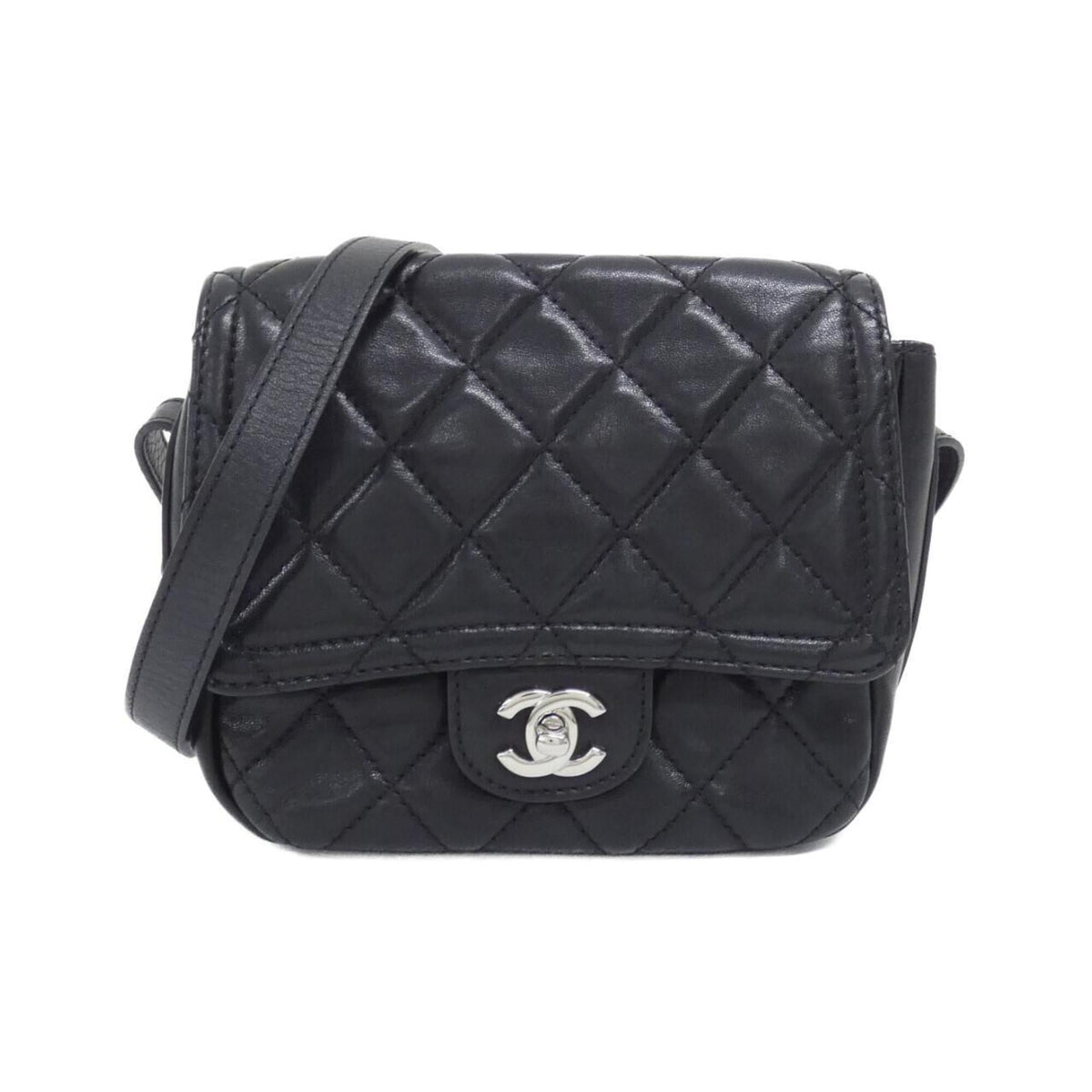 Chanel Black Leather Shoulder Bag (Pre-Owned)