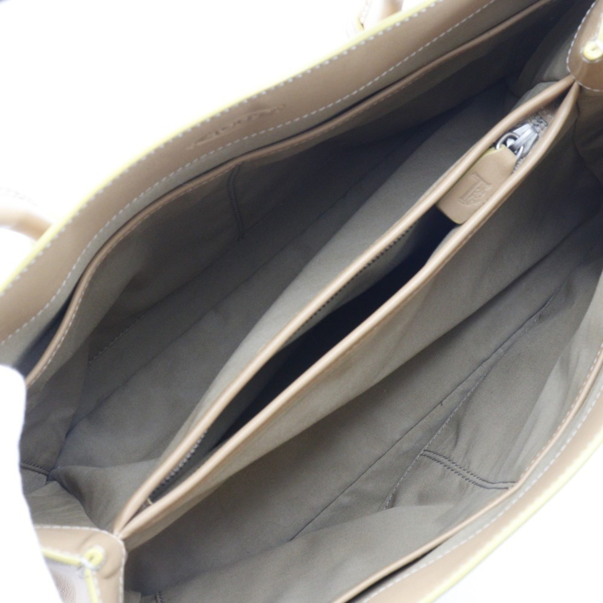 Tod's Beige Leather Shoulder Bag (Pre-Owned)