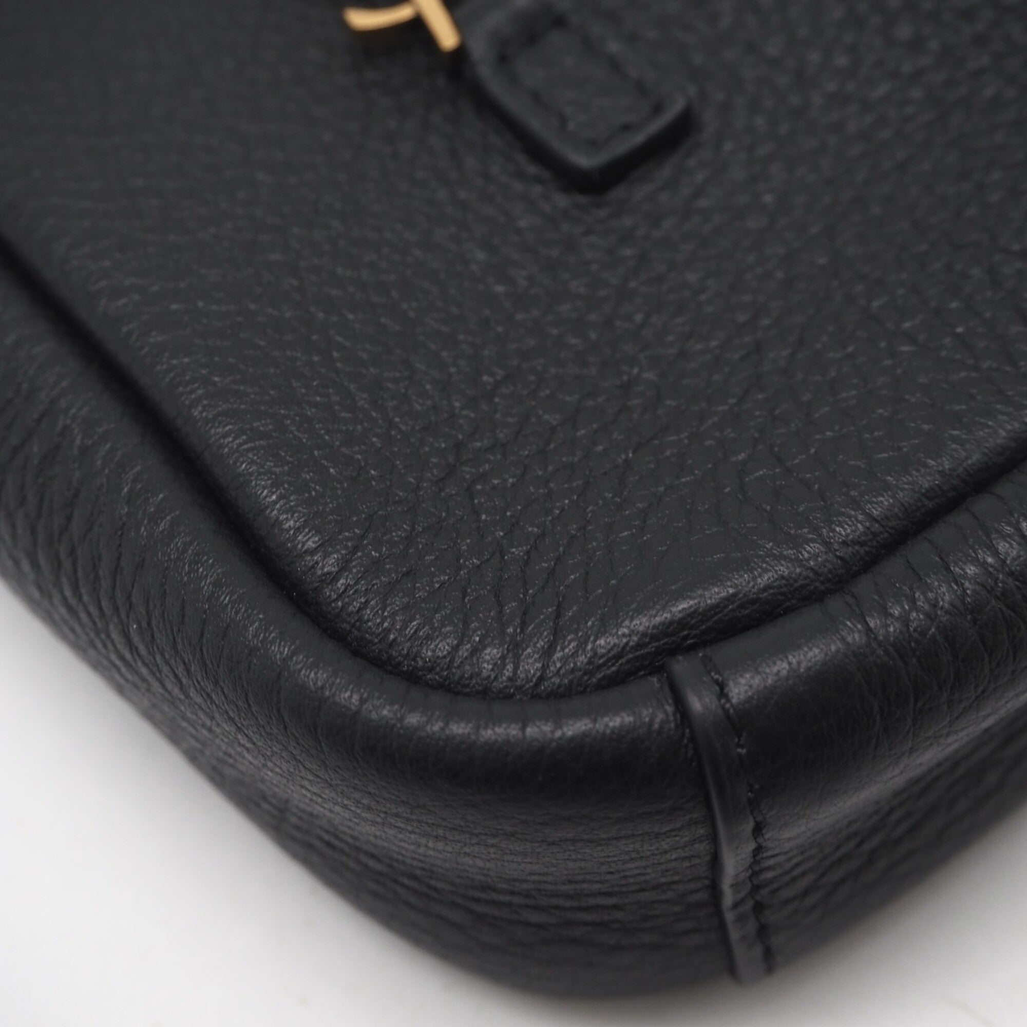 Yves Saint Laurent Black Leather Pouch (Pre-Owned)