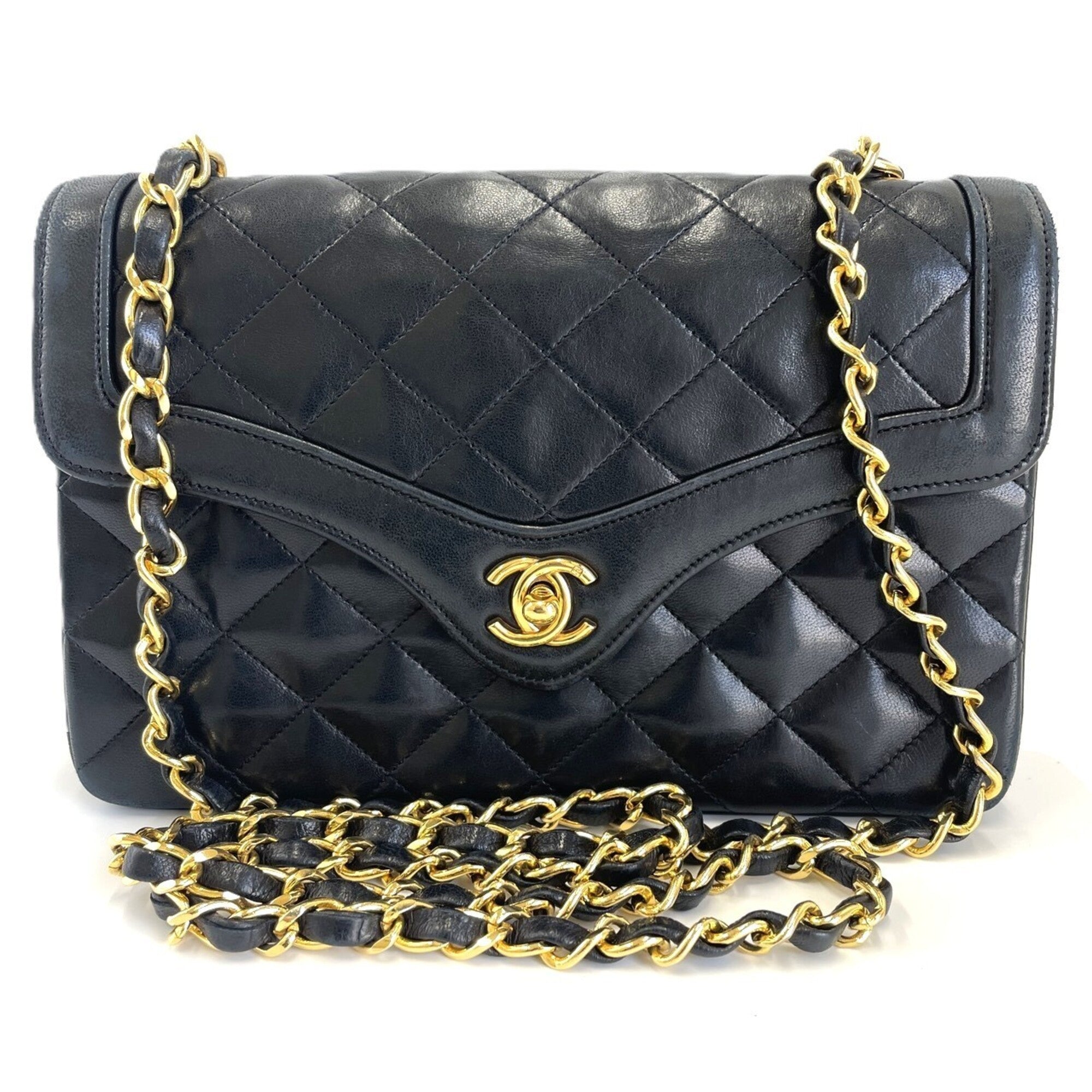 Chanel Black Leather Shoulder Bag (Pre-Owned)