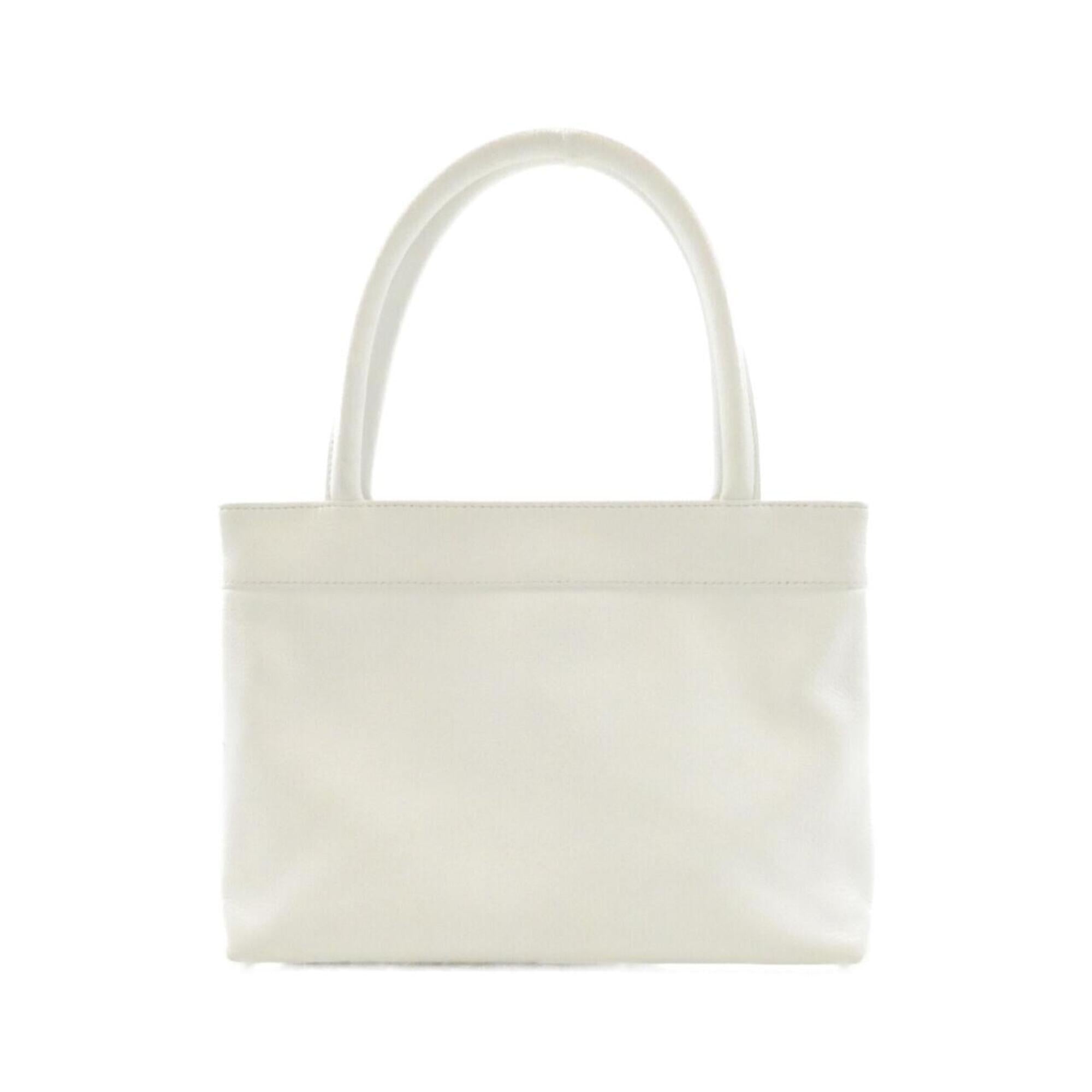Chanel White Leather Handbag (Pre-Owned)