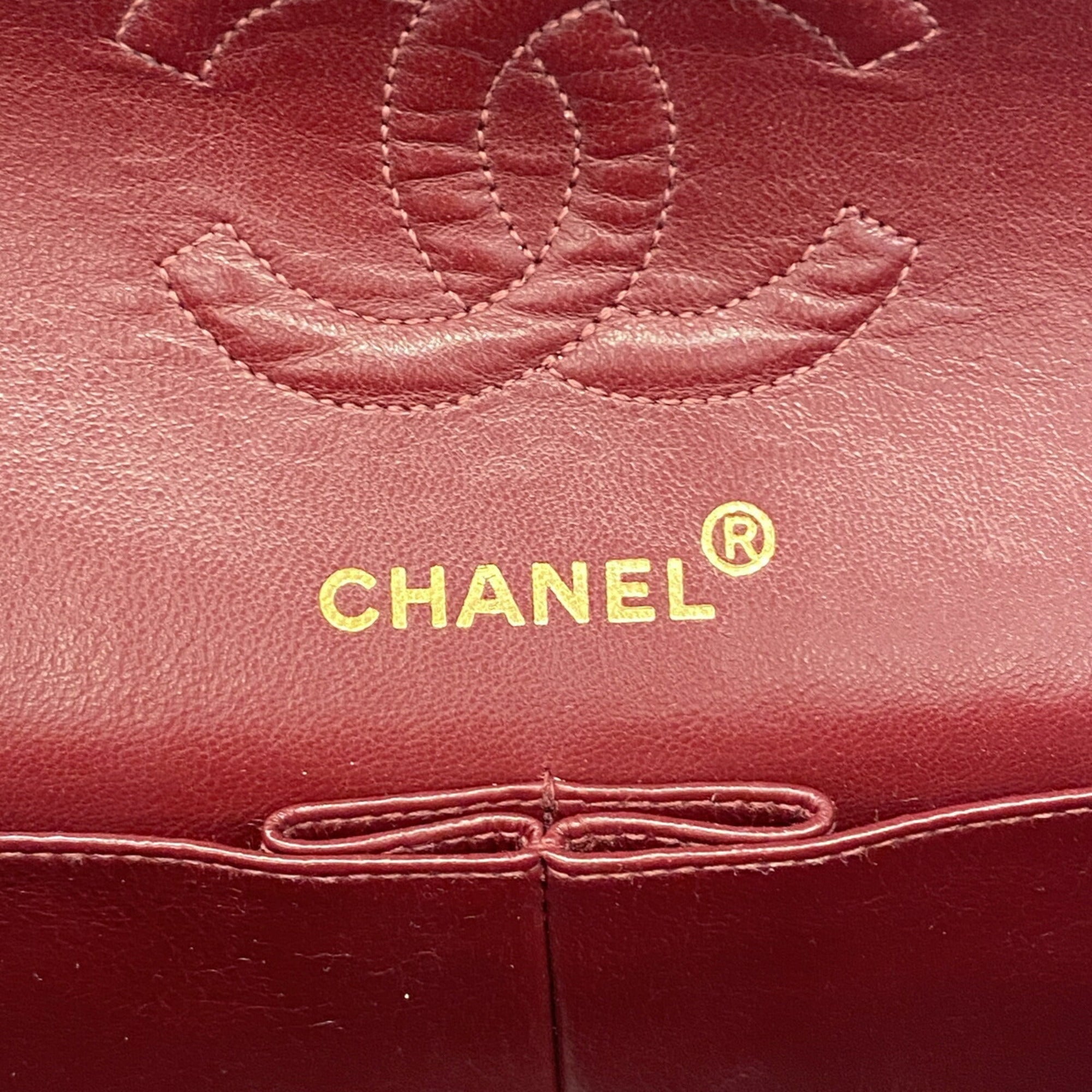 Chanel Black Leather Shoulder Bag (Pre-Owned)