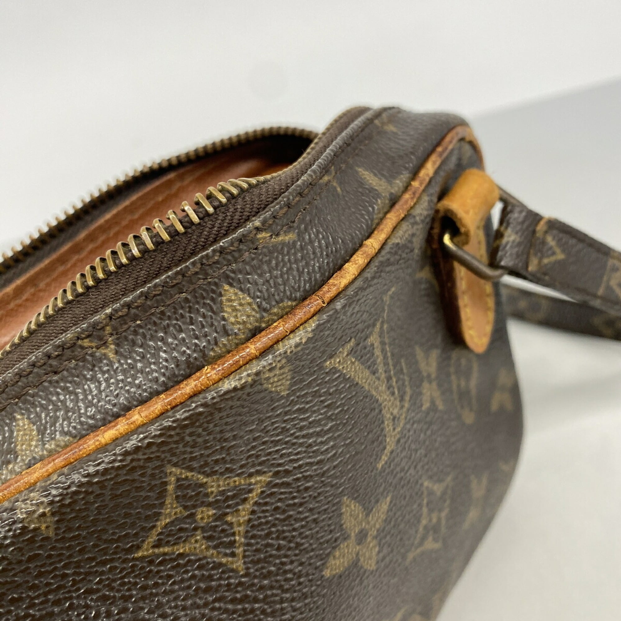 Louis Vuitton Brown Shoulder Bag (Pre-Owned)