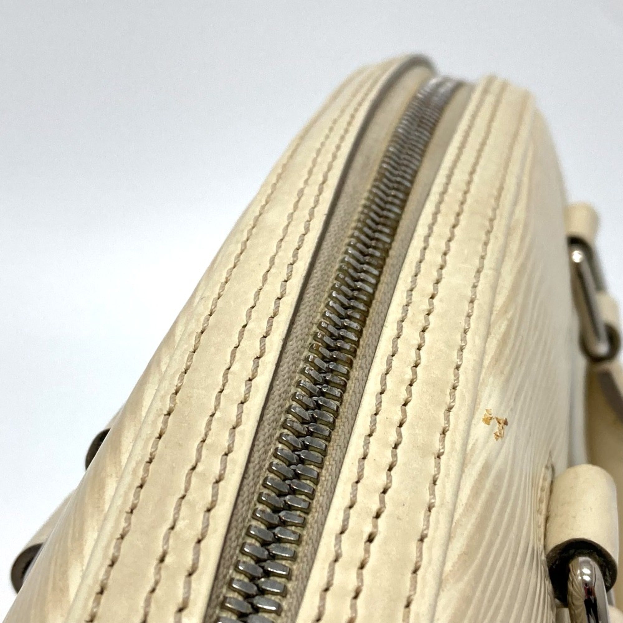 Louis Vuitton White Leather Handbag (Pre-Owned)