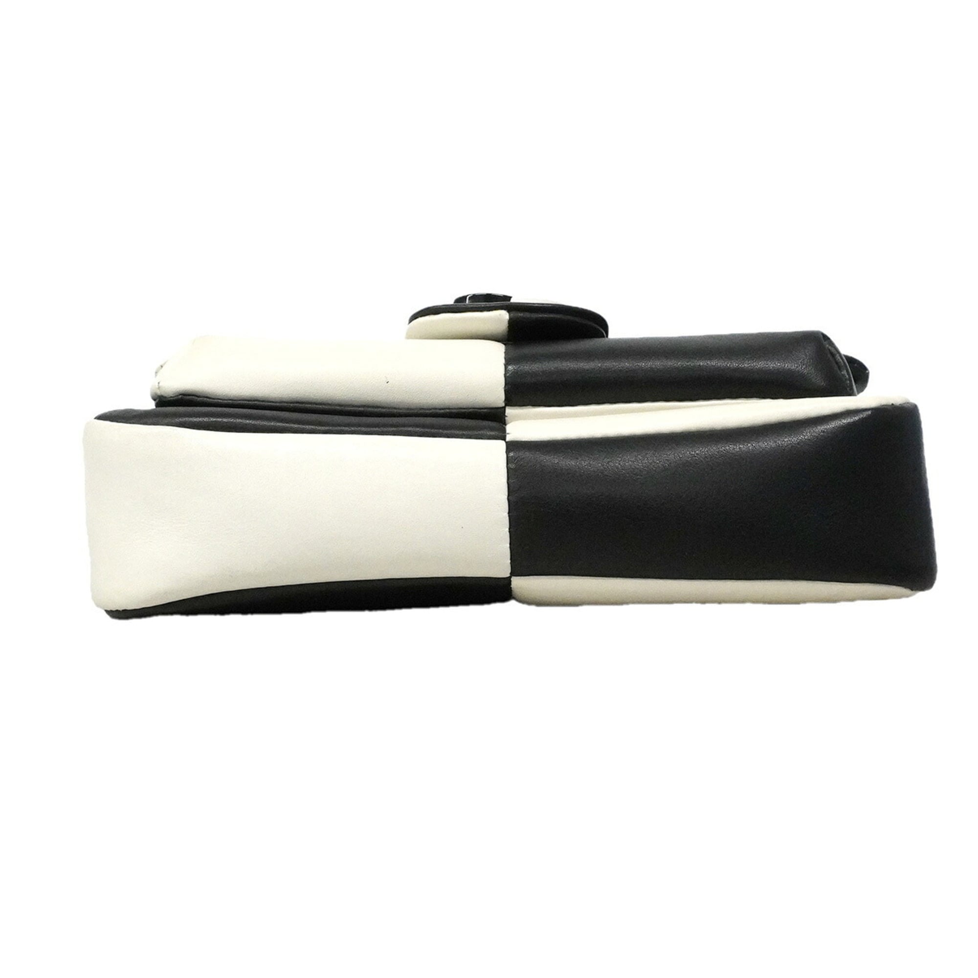 Chanel Black White Leather Shoulder Bag (Pre-Owned)
