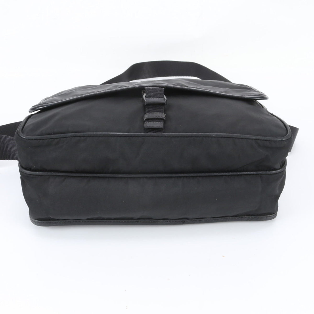 Prada Black Leather Nylon Messenger Bag Shoulder Bag (Pre-Owned)