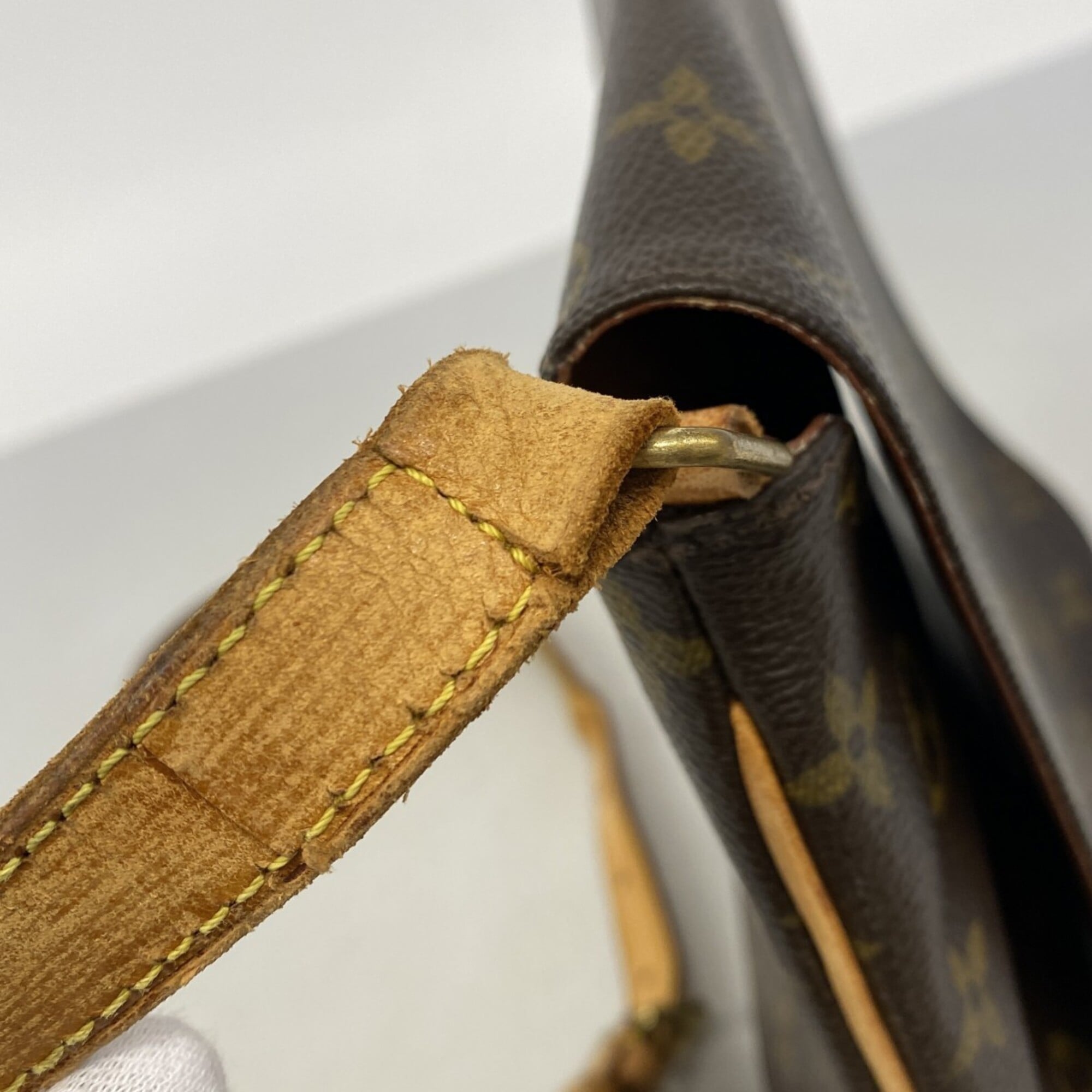Louis Vuitton Brown Shoulder Bag (Pre-Owned)
