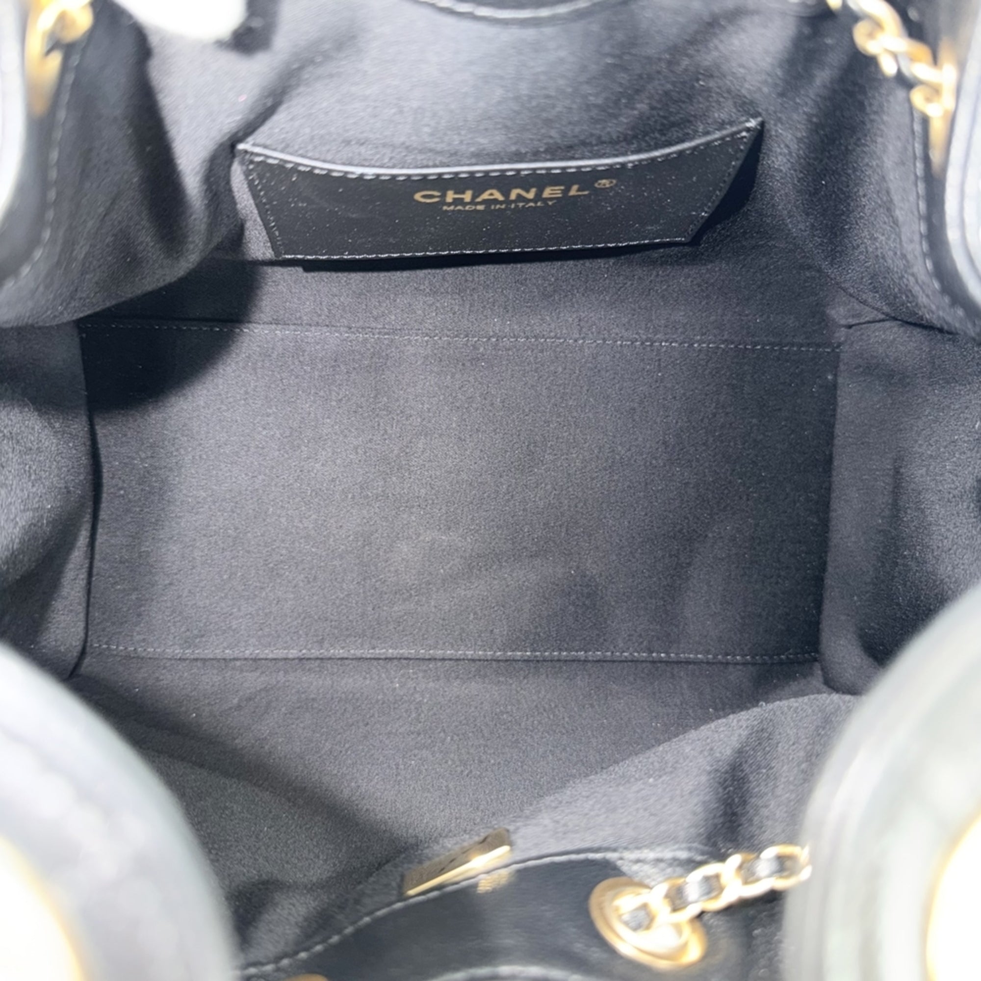 Chanel Black Grained Calfskin Handbag Shoulder Bag (Pre-Owned)