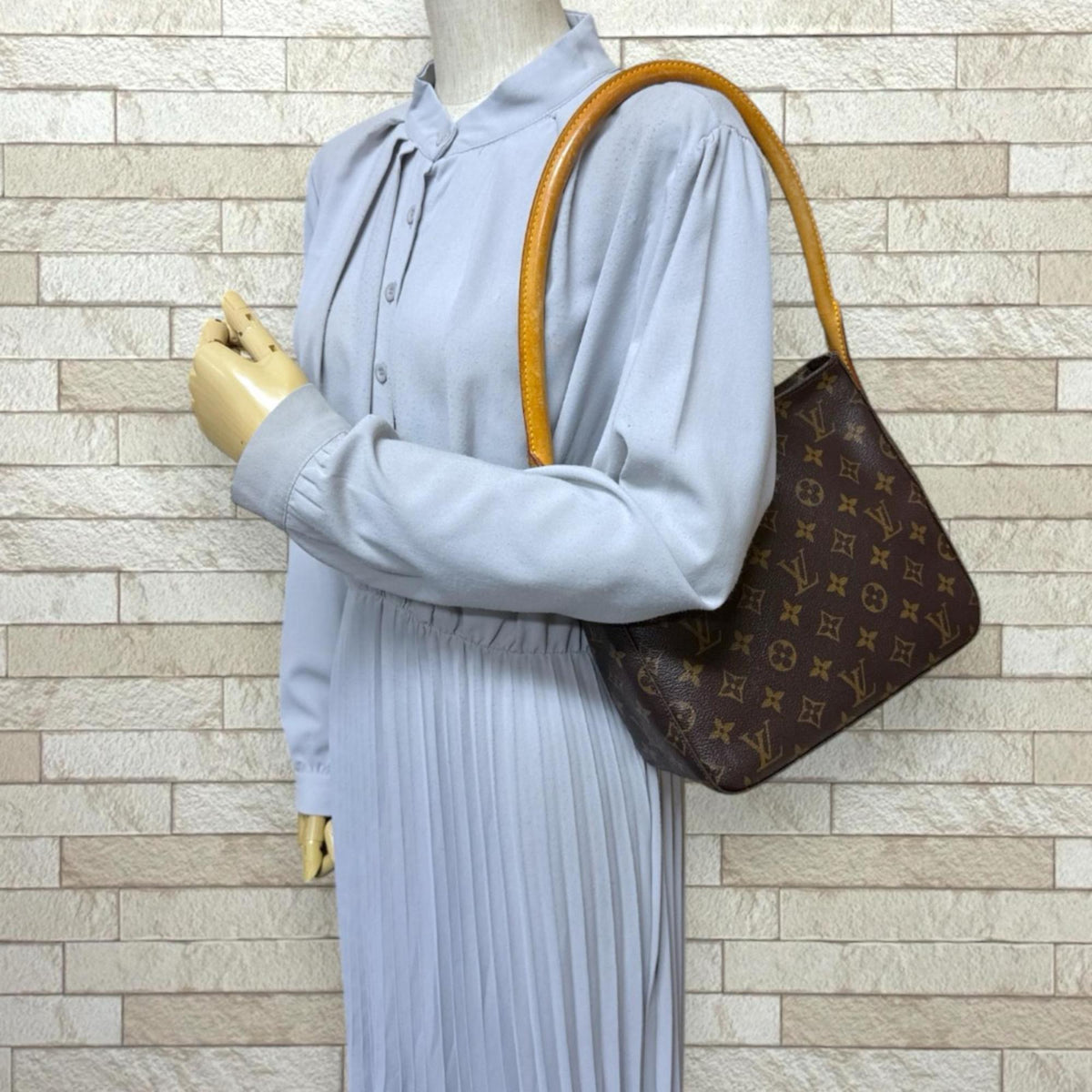 Louis Vuitton Brown Monogram Canvas Shoulder Bag (Pre-Owned)