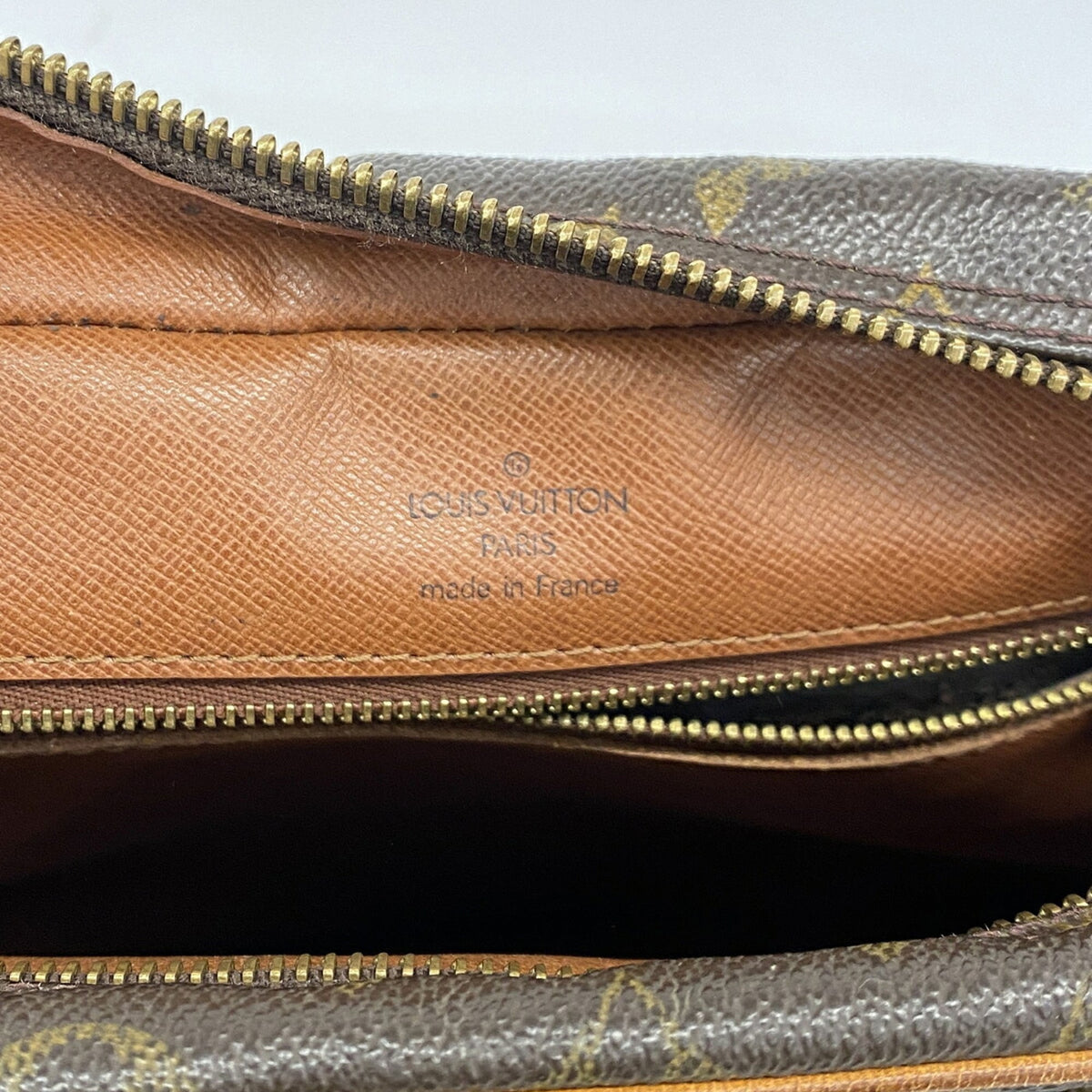 Louis Vuitton Brown Shoulder Bag (Pre-Owned)