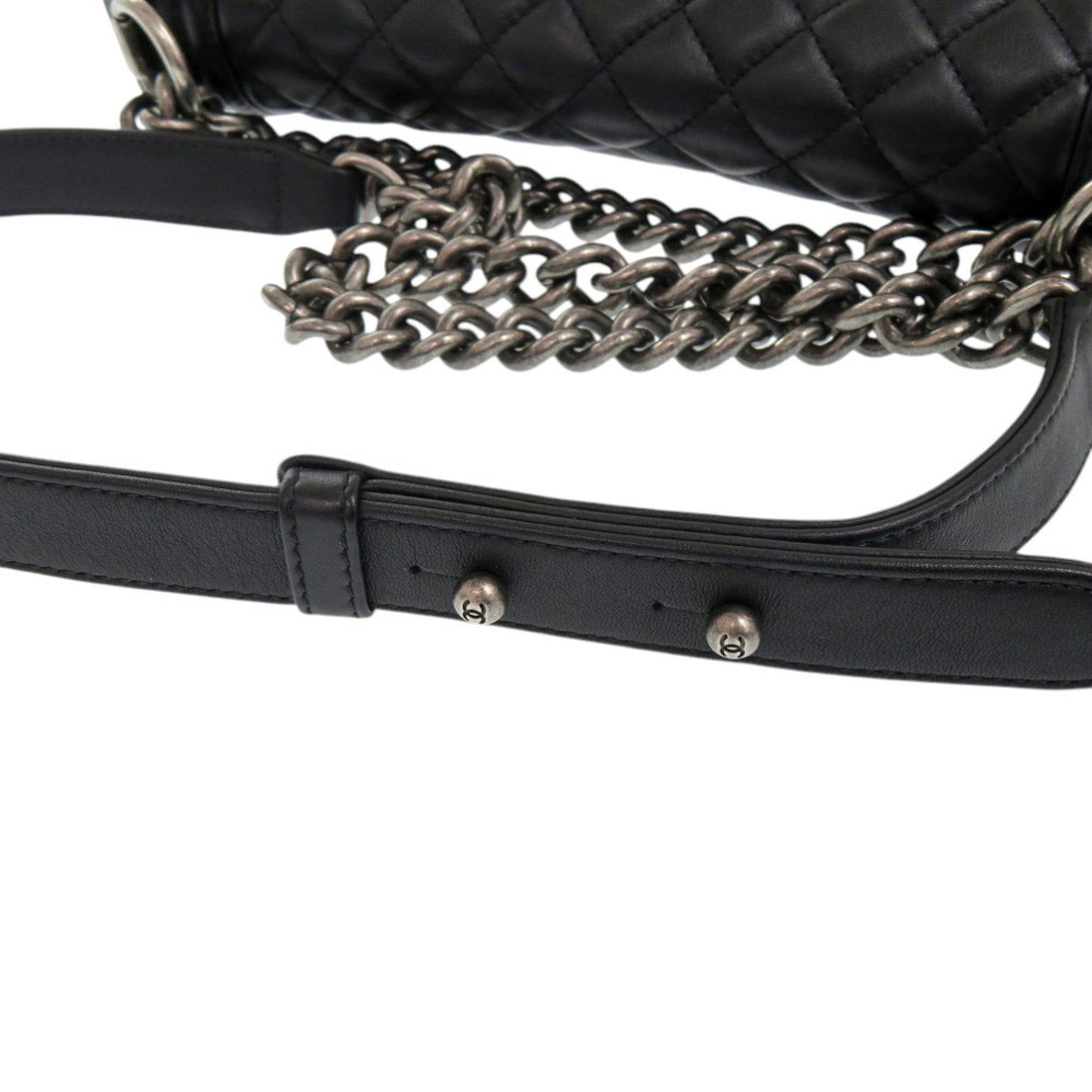 Chanel Black Leather Shoulder Bag (Pre-Owned)