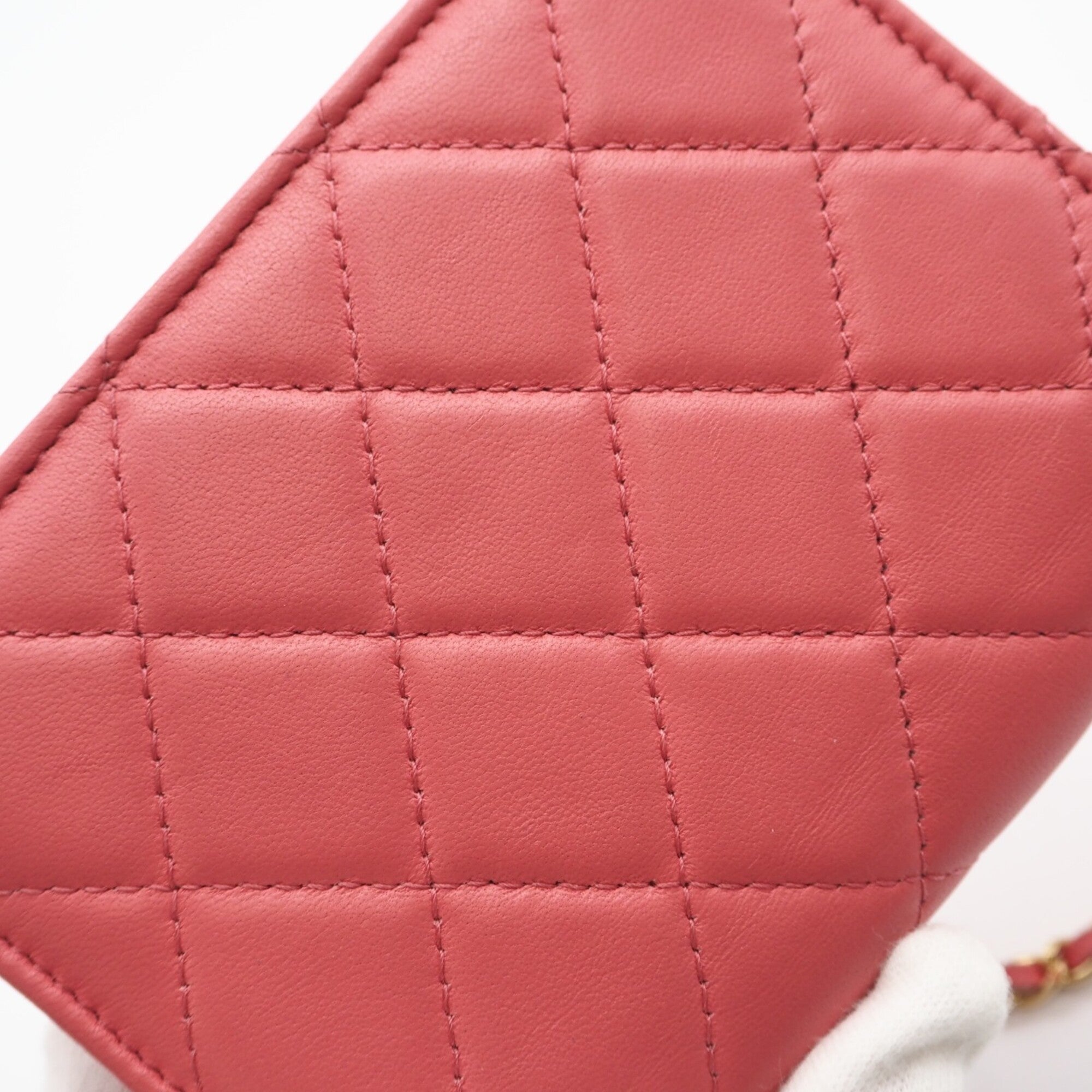 Chanel Matelasse Pink Leather Shoulder Bag (Pre-Owned)