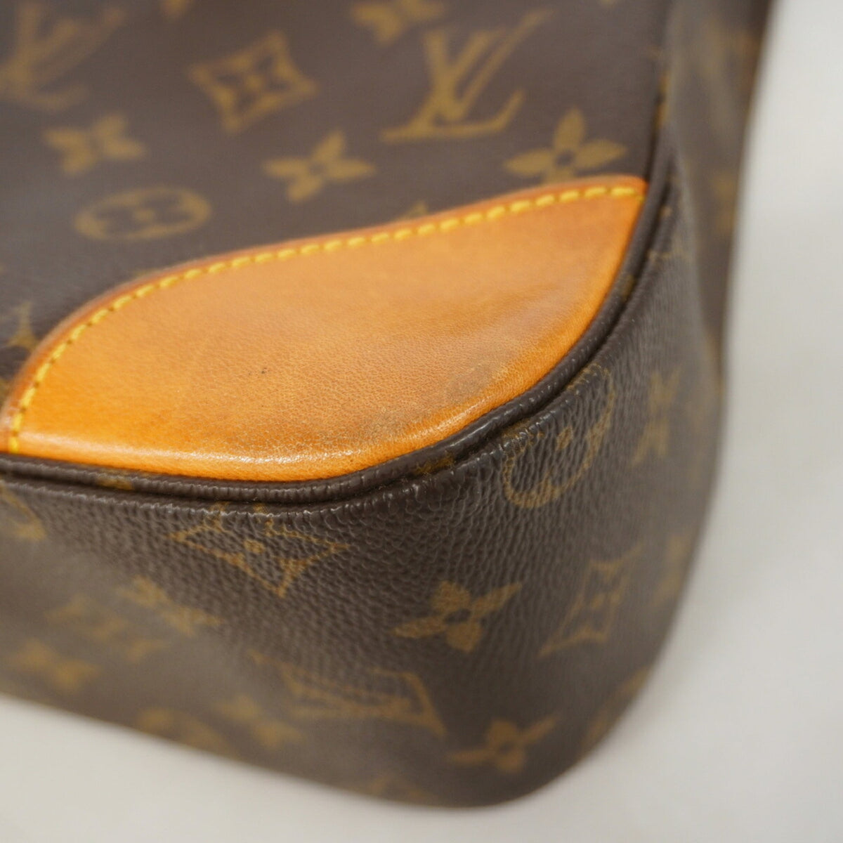 Louis Vuitton Brown Shoulder Bag (Pre-Owned)