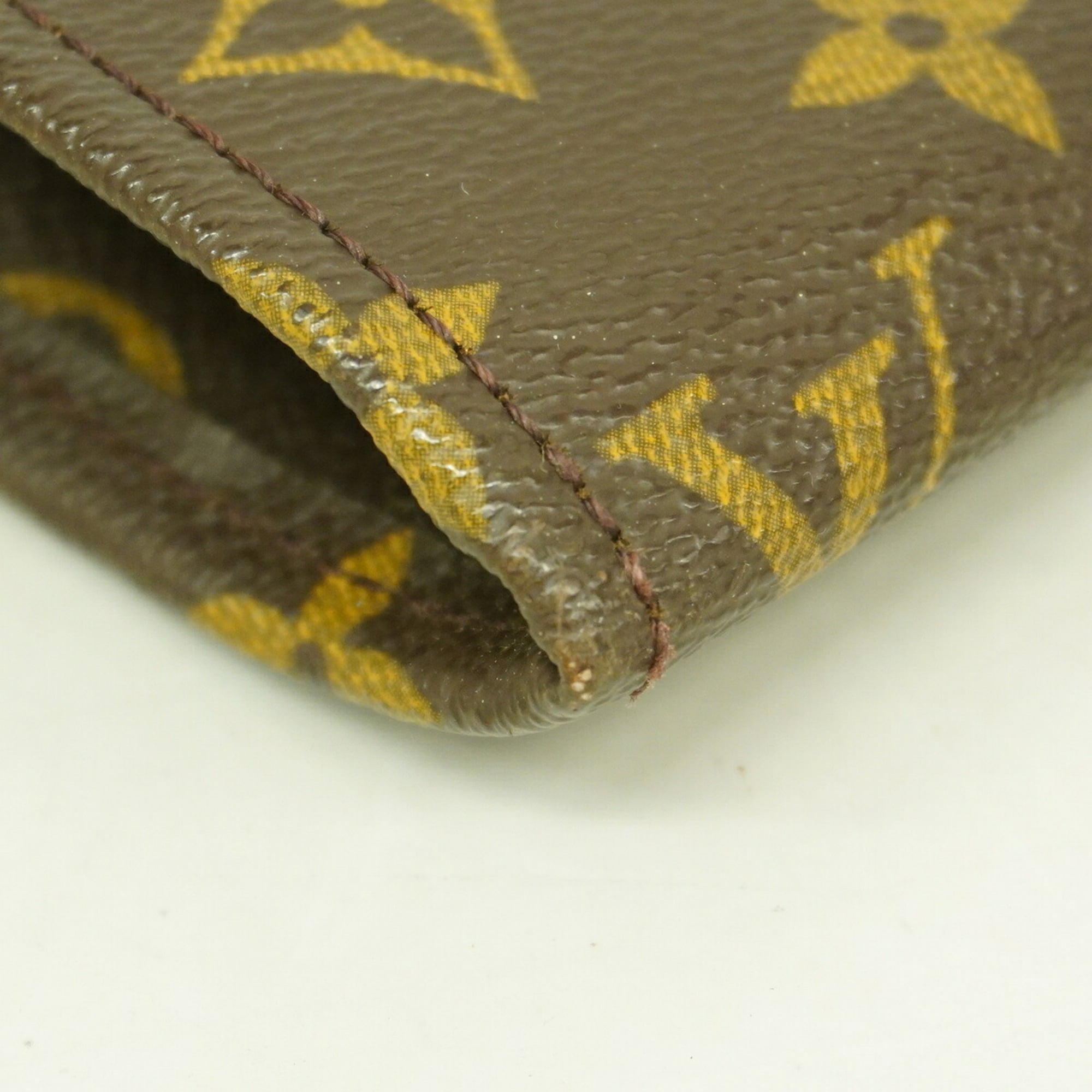 Louis Vuitton Brown Clutch Bag (Pre-Owned)