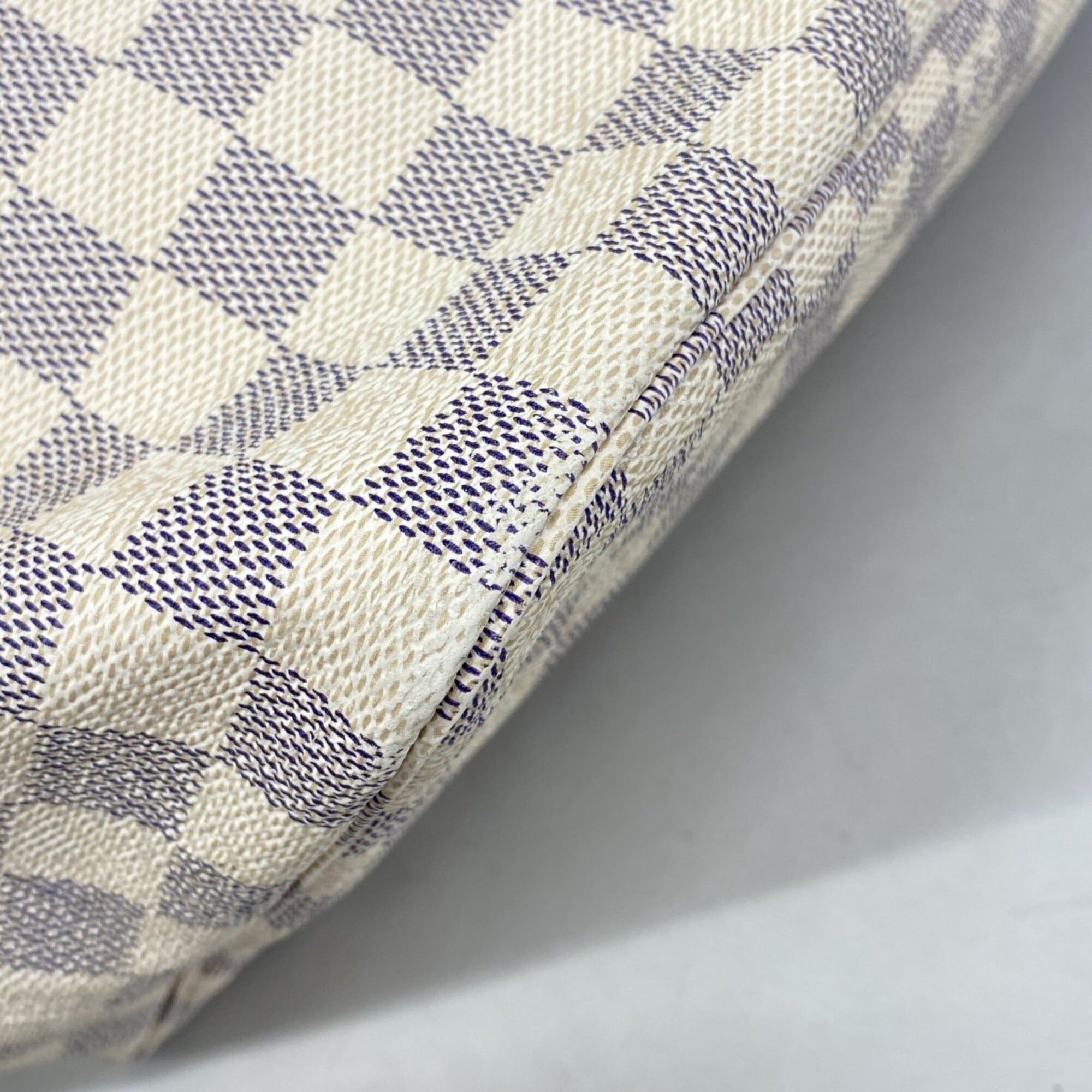 Louis Vuitton White Tote Bag (Pre-Owned)