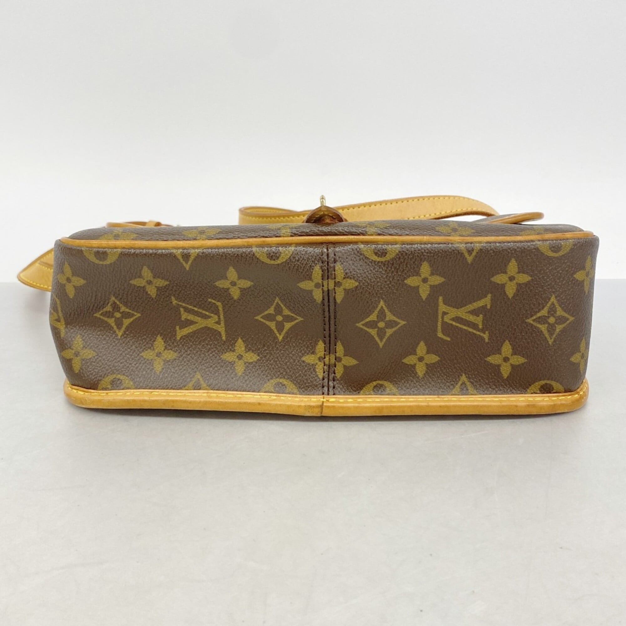 Louis Vuitton Brown Shoulder Bag (Pre-Owned)