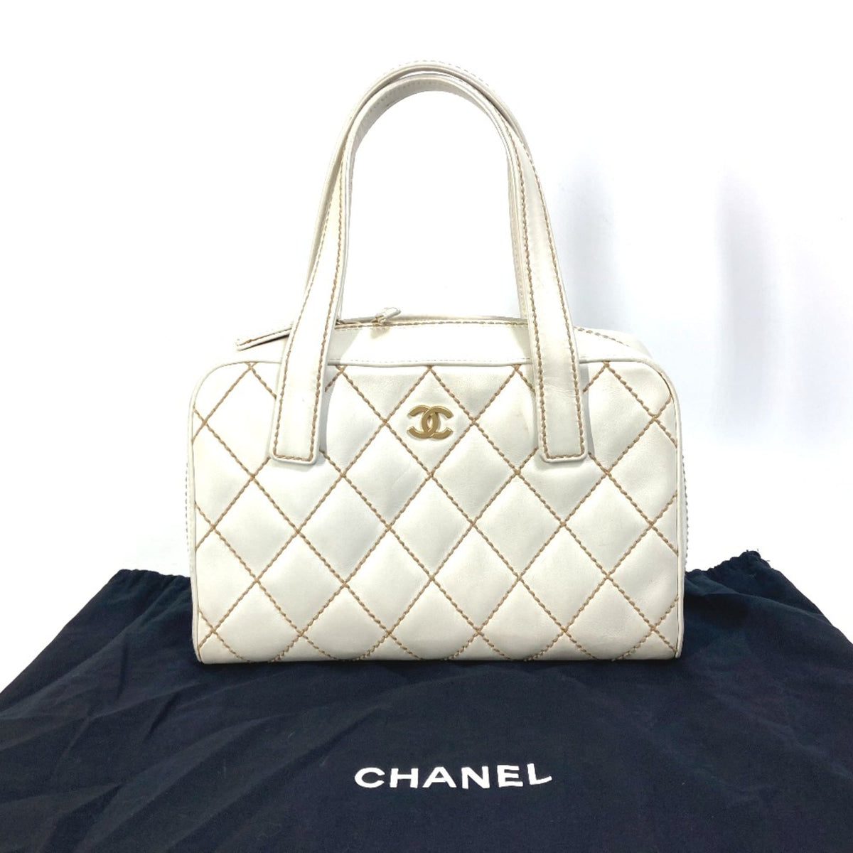 Chanel White Leather Handbag (Pre-Owned)
