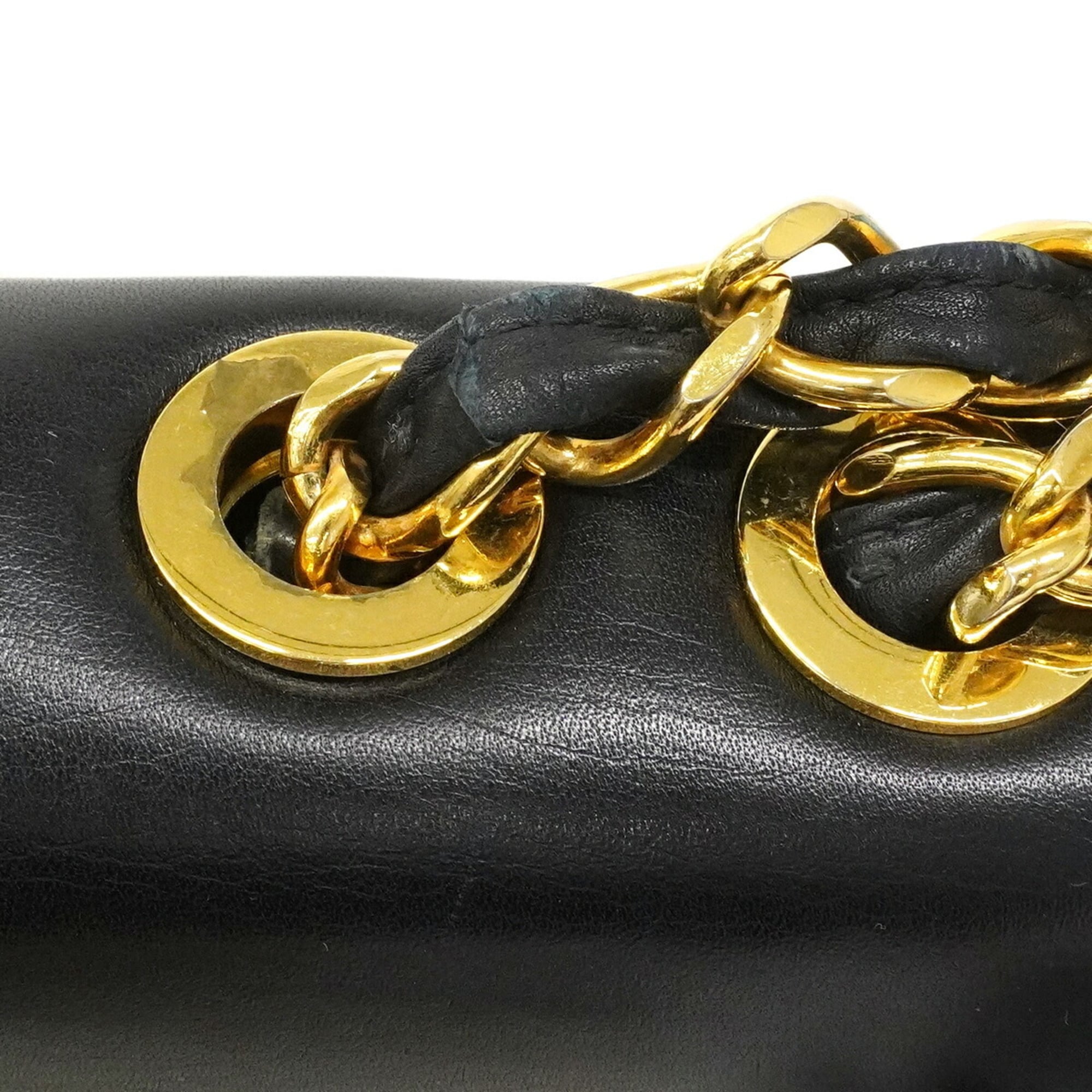 Chanel Black Leather Shoulder Bag (Pre-Owned)