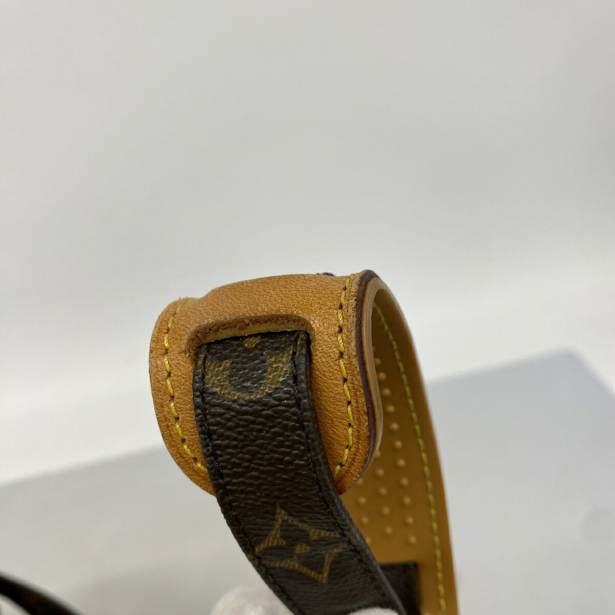 Louis Vuitton Brown Shoulder Bag (Pre-Owned)