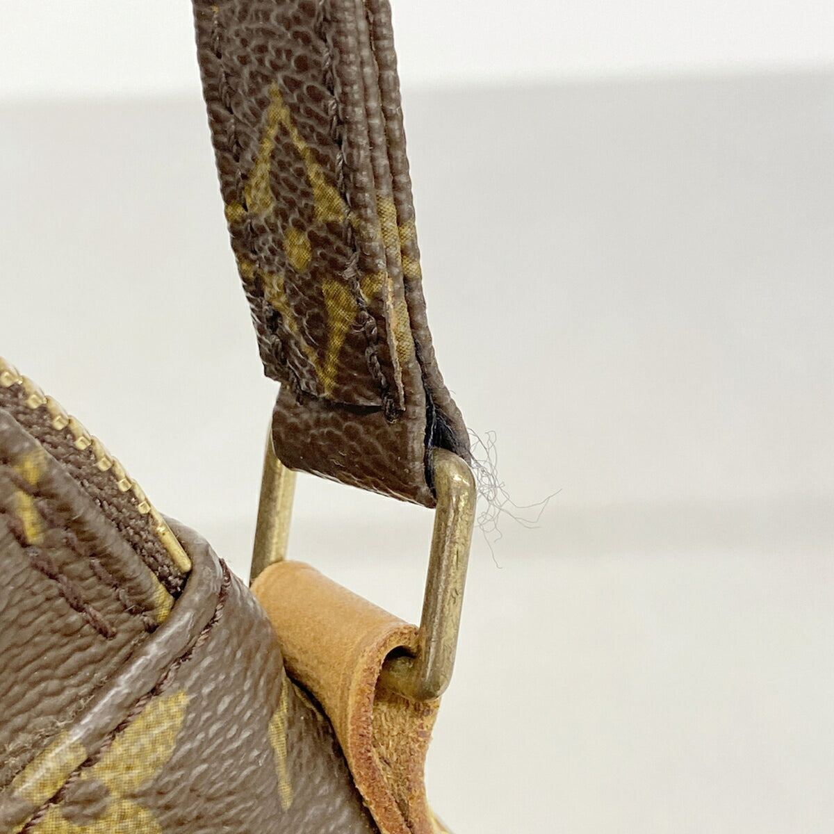 Louis Vuitton Brown Shoulder Bag (Pre-Owned)
