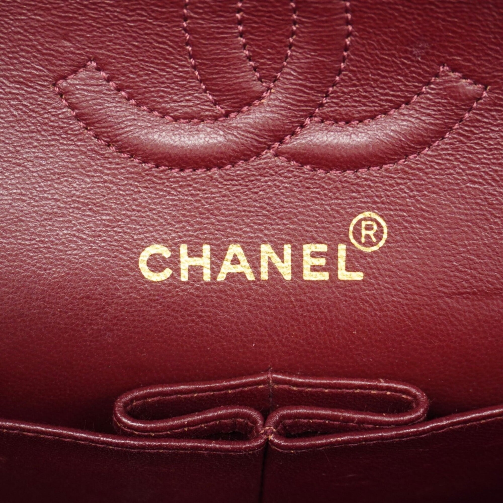 Chanel Black Leather Shoulder Bag (Pre-Owned)