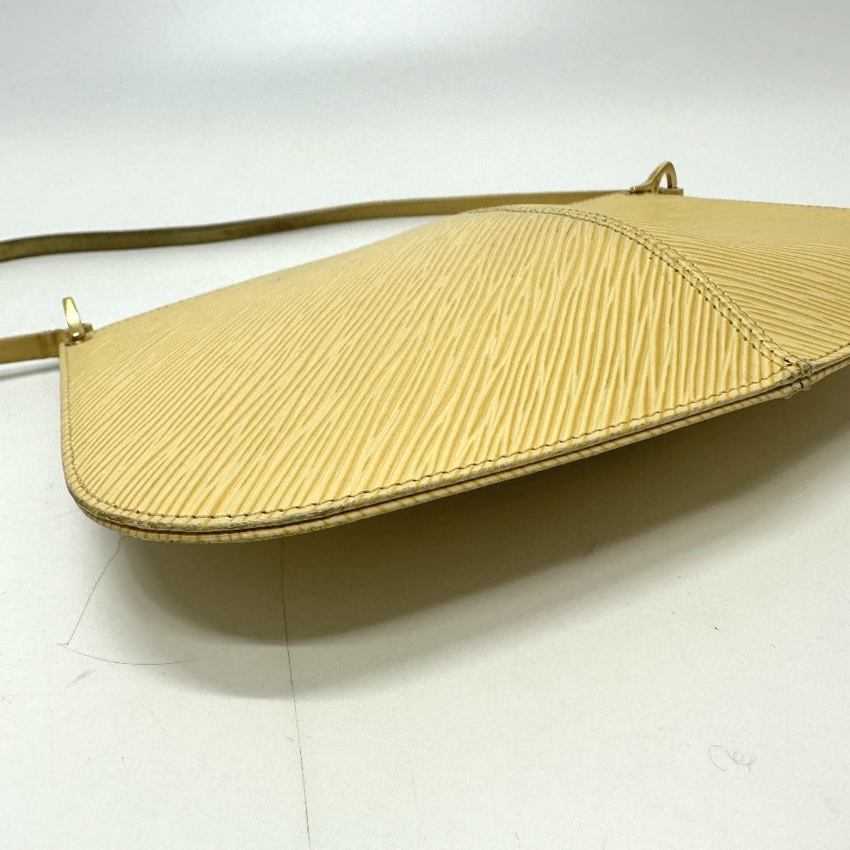 Louis Vuitton Epi Beige Epi Leather Shoulder Bag (Pre-Owned)