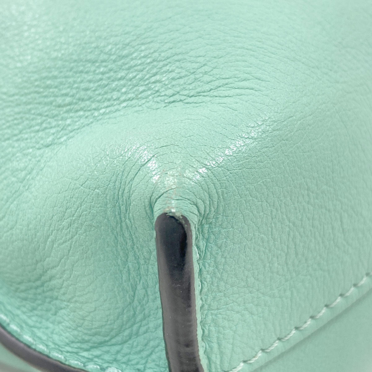 Loewe Green Leather Shoulder Bag (Pre-Owned)