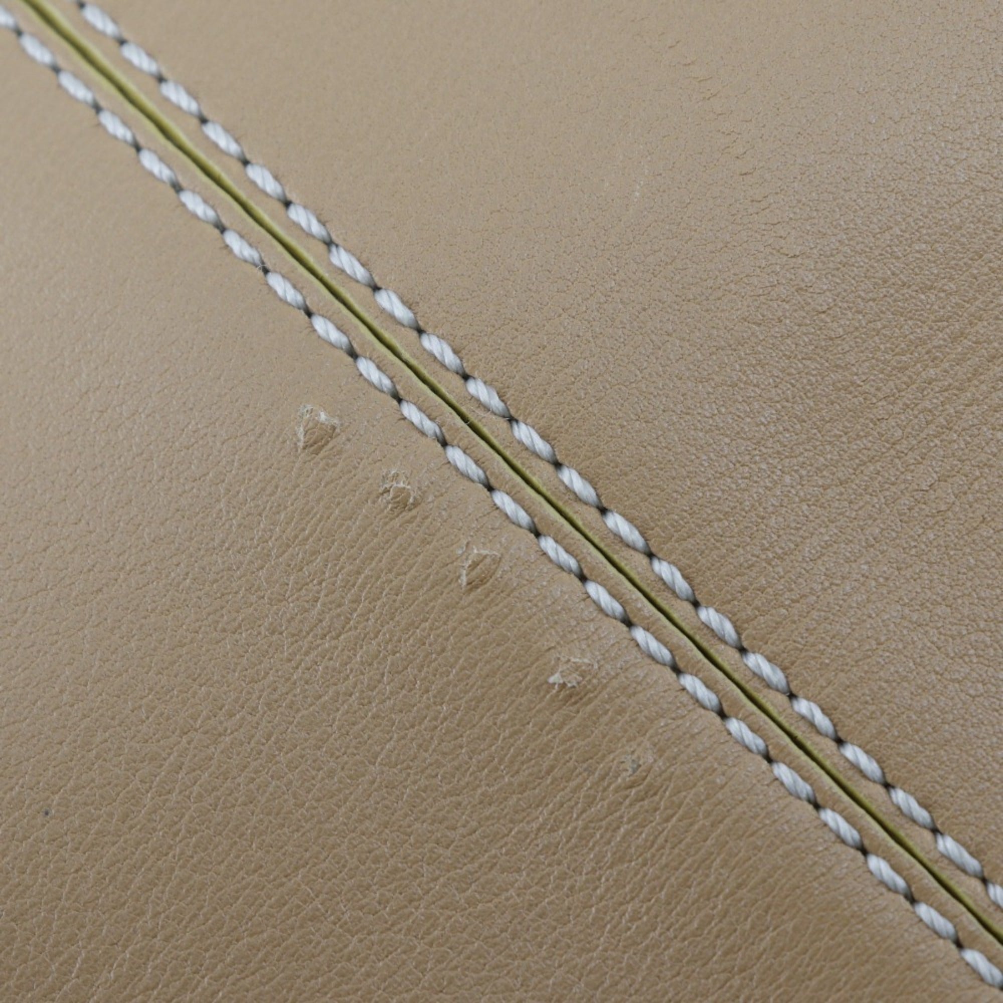 Tod's Beige Leather Shoulder Bag (Pre-Owned)
