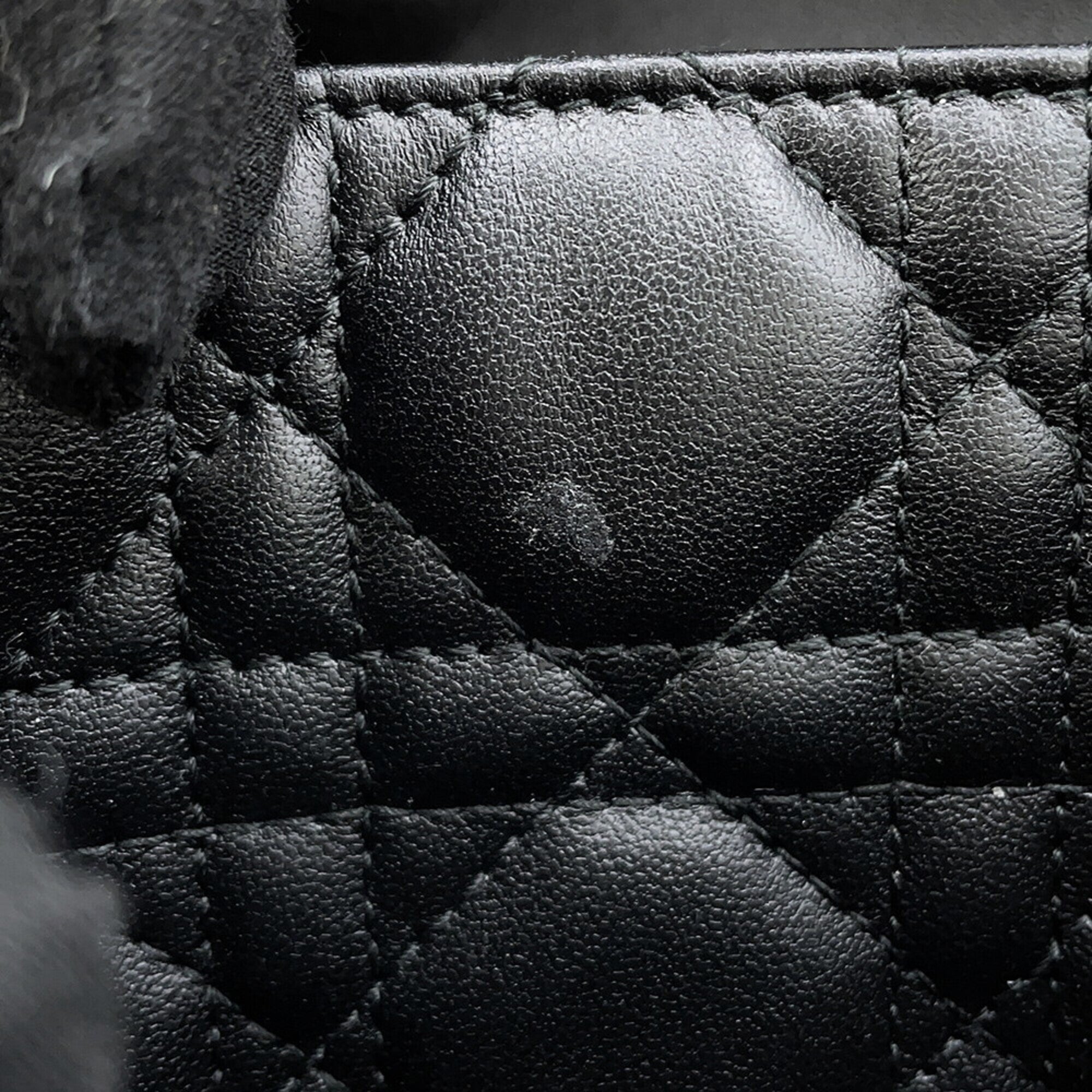 Christian Dior Black Leather Shoulder Bag (Pre-Owned)
