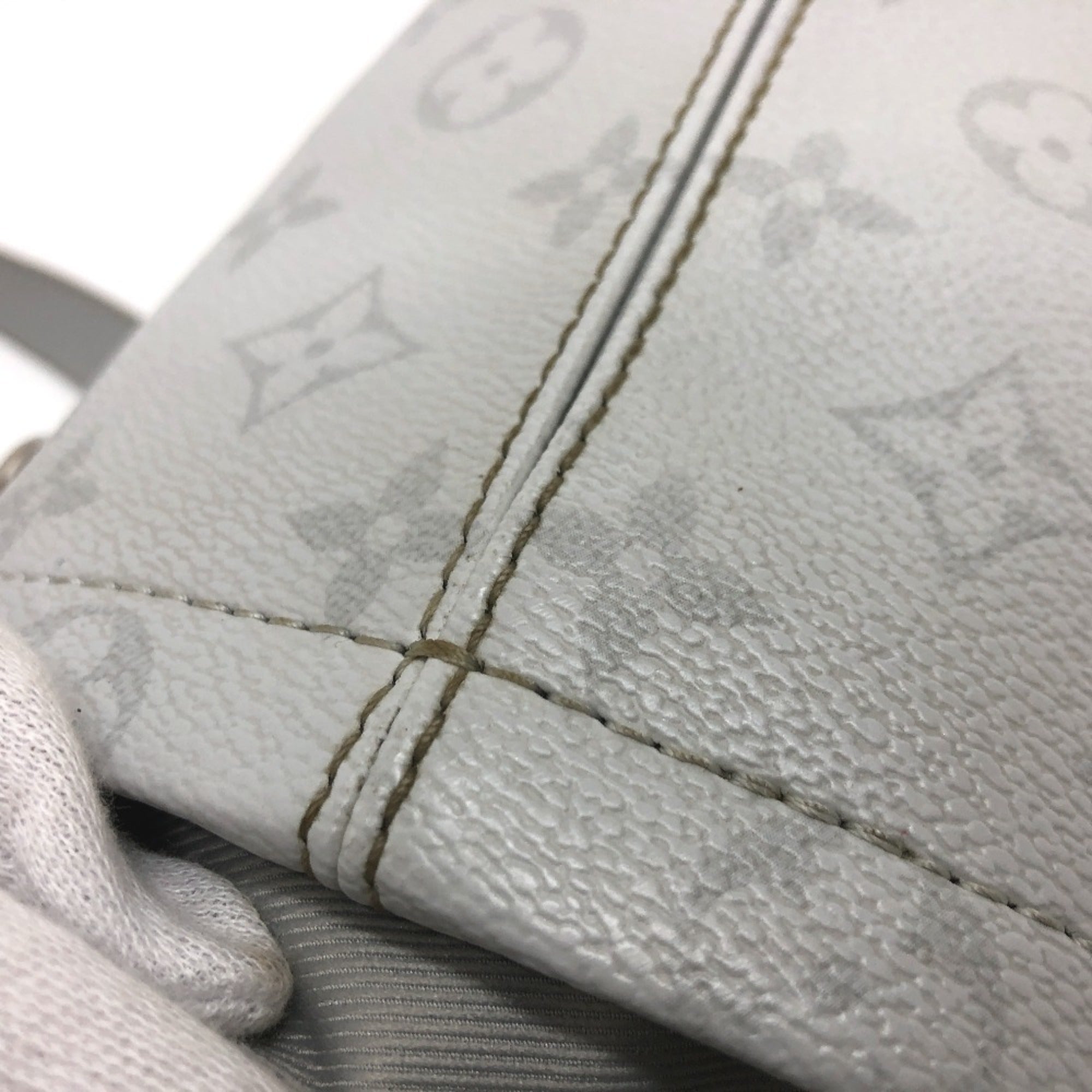 Louis Vuitton White Monogram Shoulder Bag (Pre-Owned)