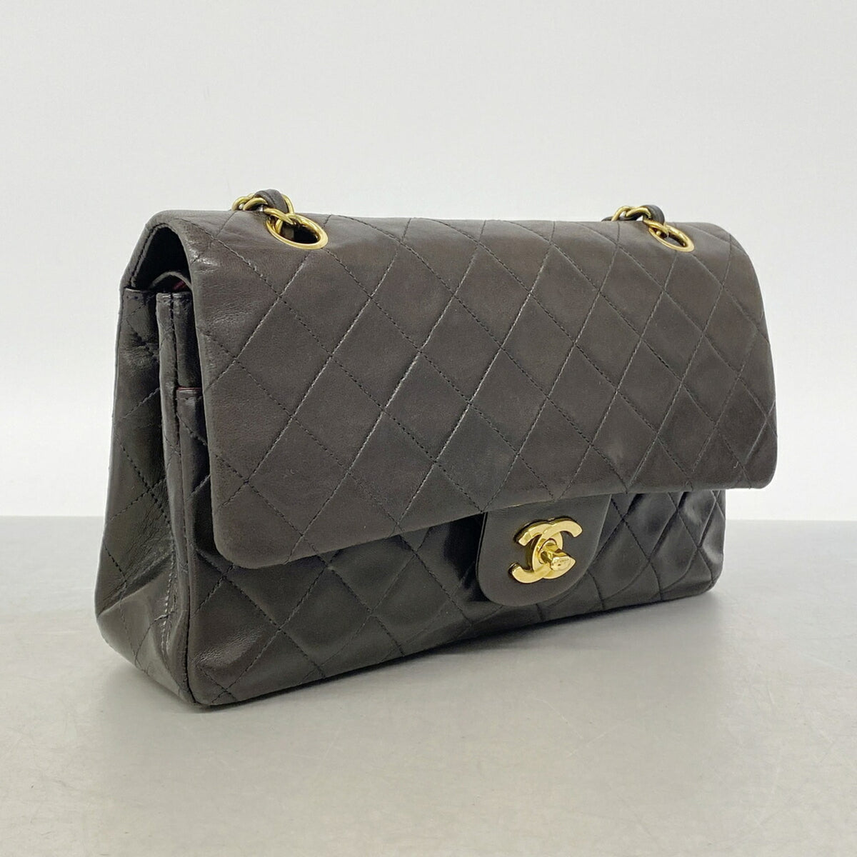 Chanel Black Leather Shoulder Bag (Pre-Owned)
