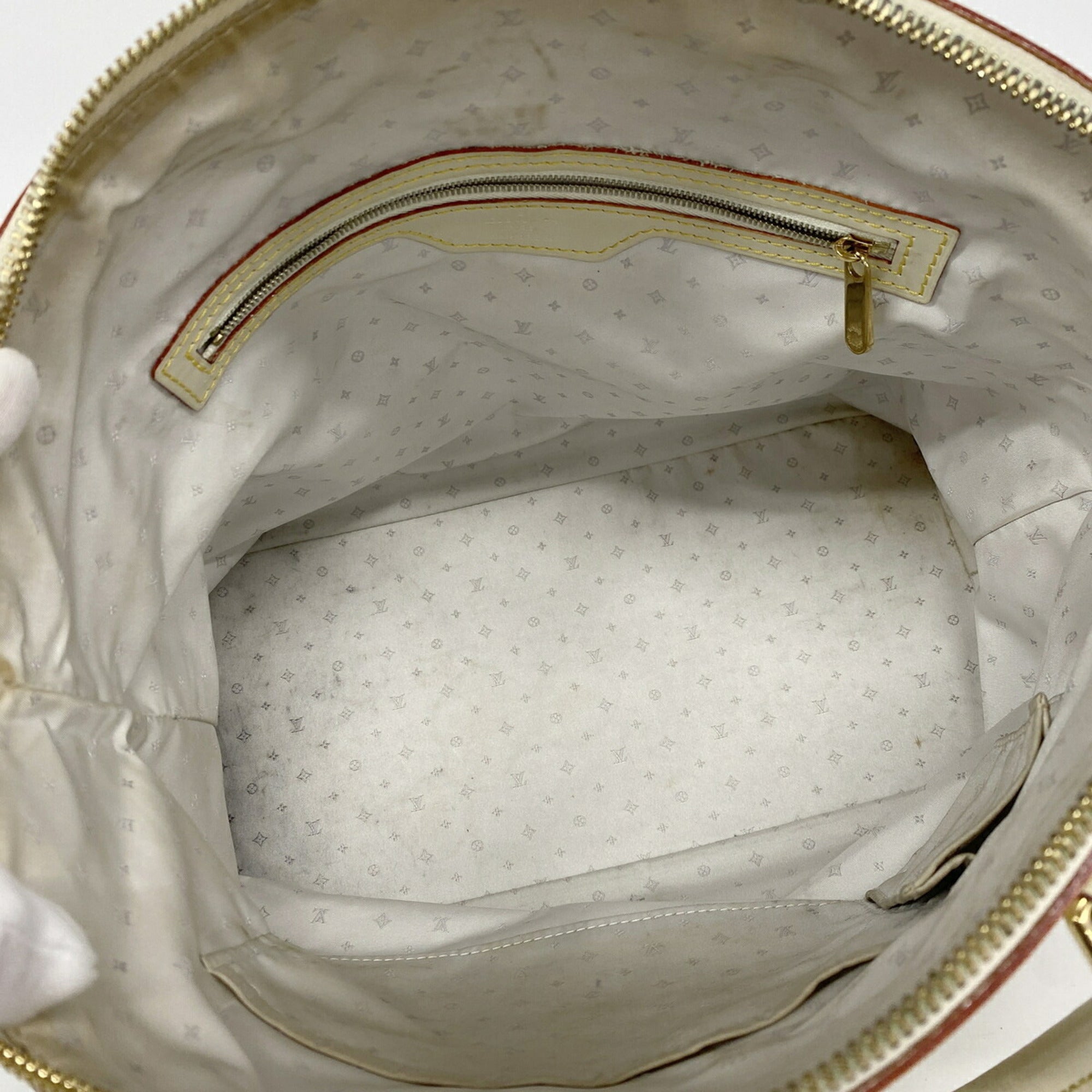 Louis Vuitton Blanc Handbag (Pre-Owned)
