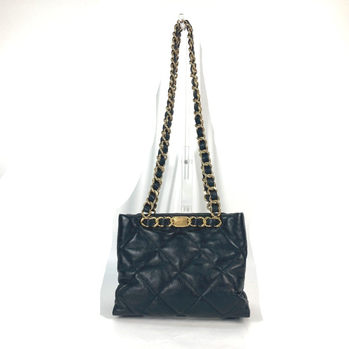 Chanel Black Leather Shoulder Bag (Pre-Owned)
