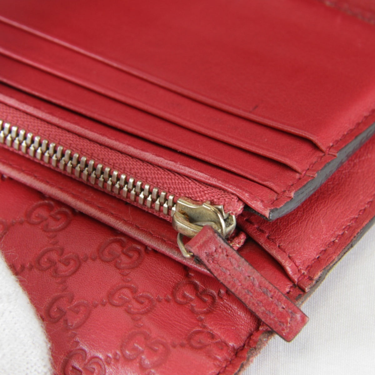 Gucci Red Color Leather Long Wallet (Bi-Fold) (Pre-Owned)