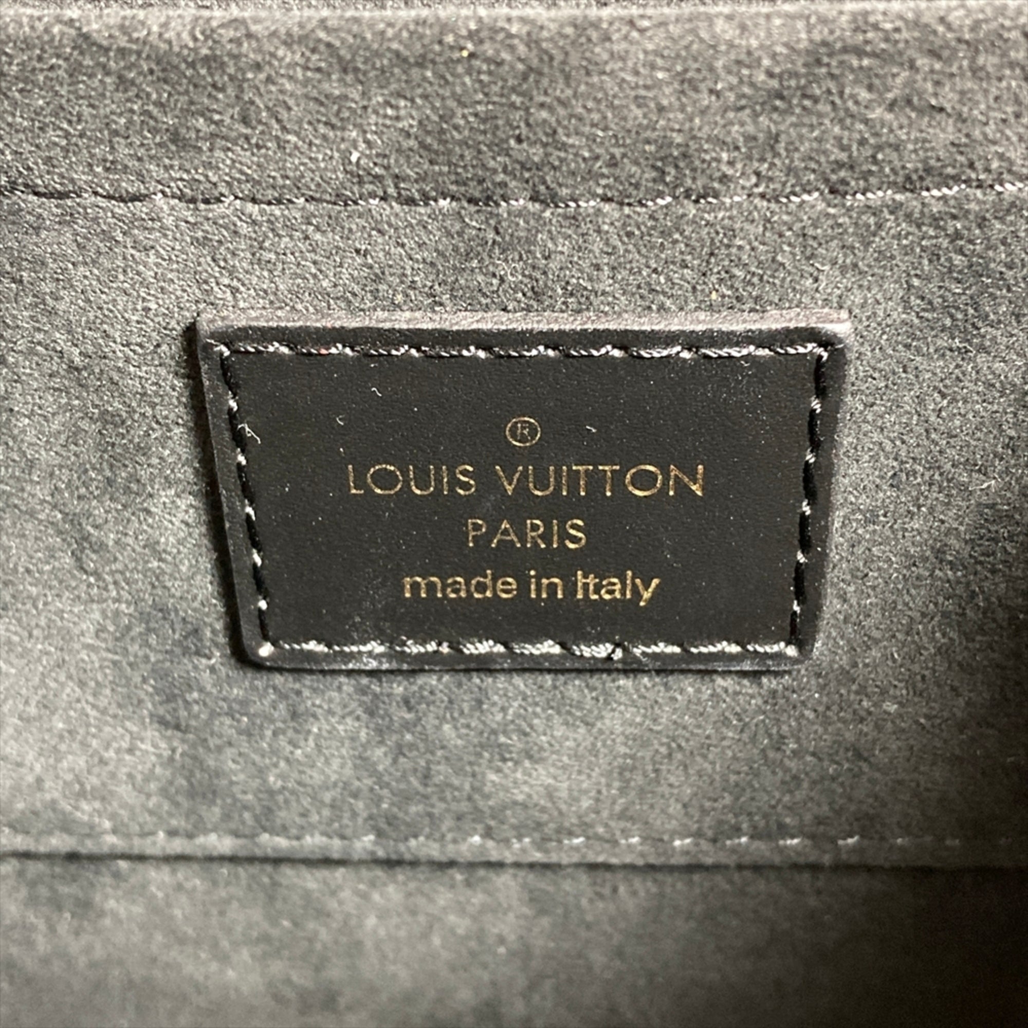 Louis Vuitton Black Leather Shoulder Bag (Pre-Owned)