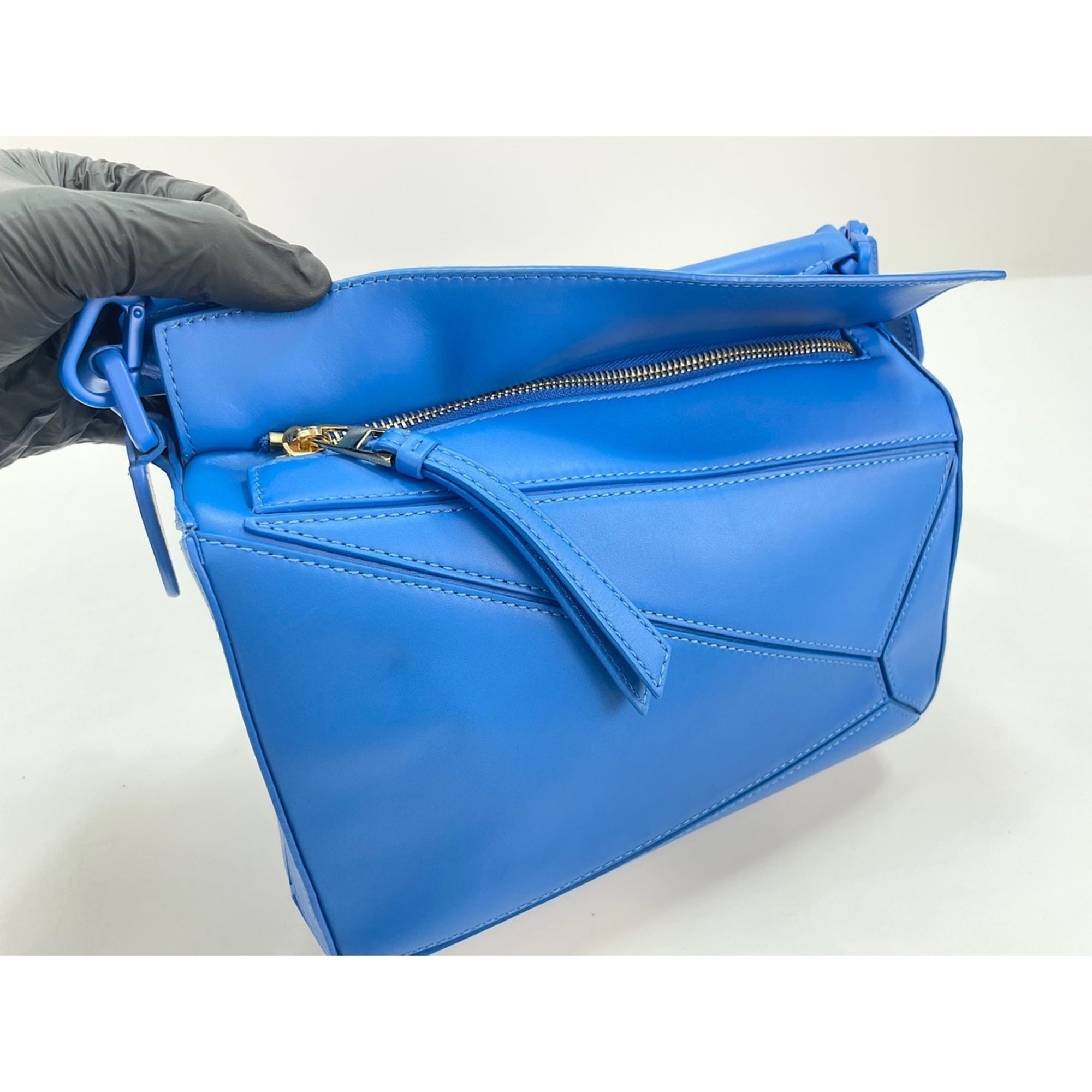 Loewe Blue Shoulder Bag (Pre-Owned)