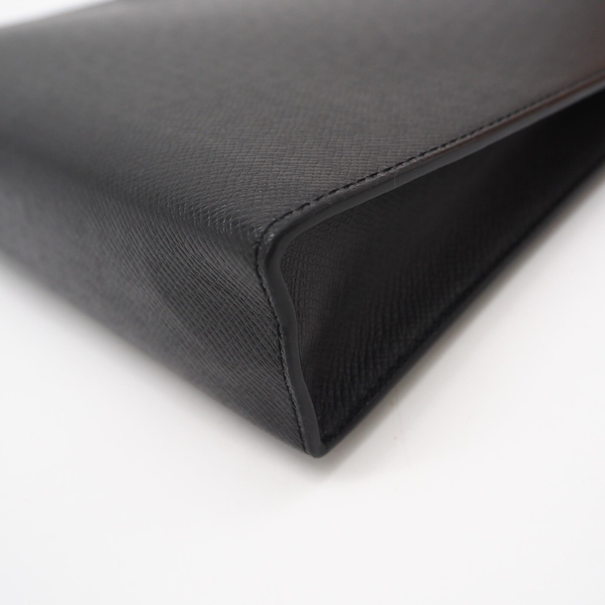 Louis Vuitton Black Leather Clutch Bag (Pre-Owned)