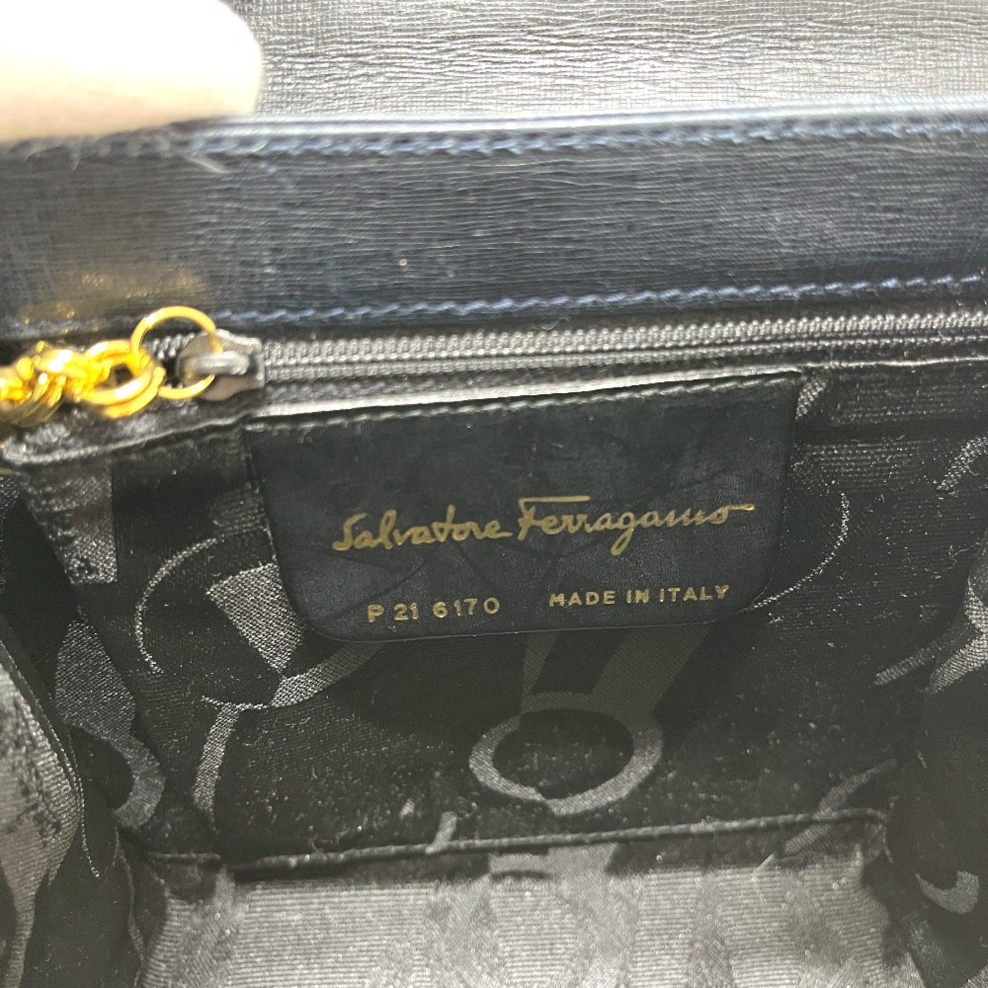 Salvatore Ferragamo Navy Leather Handbag Shoulder Bag (Pre-Owned)