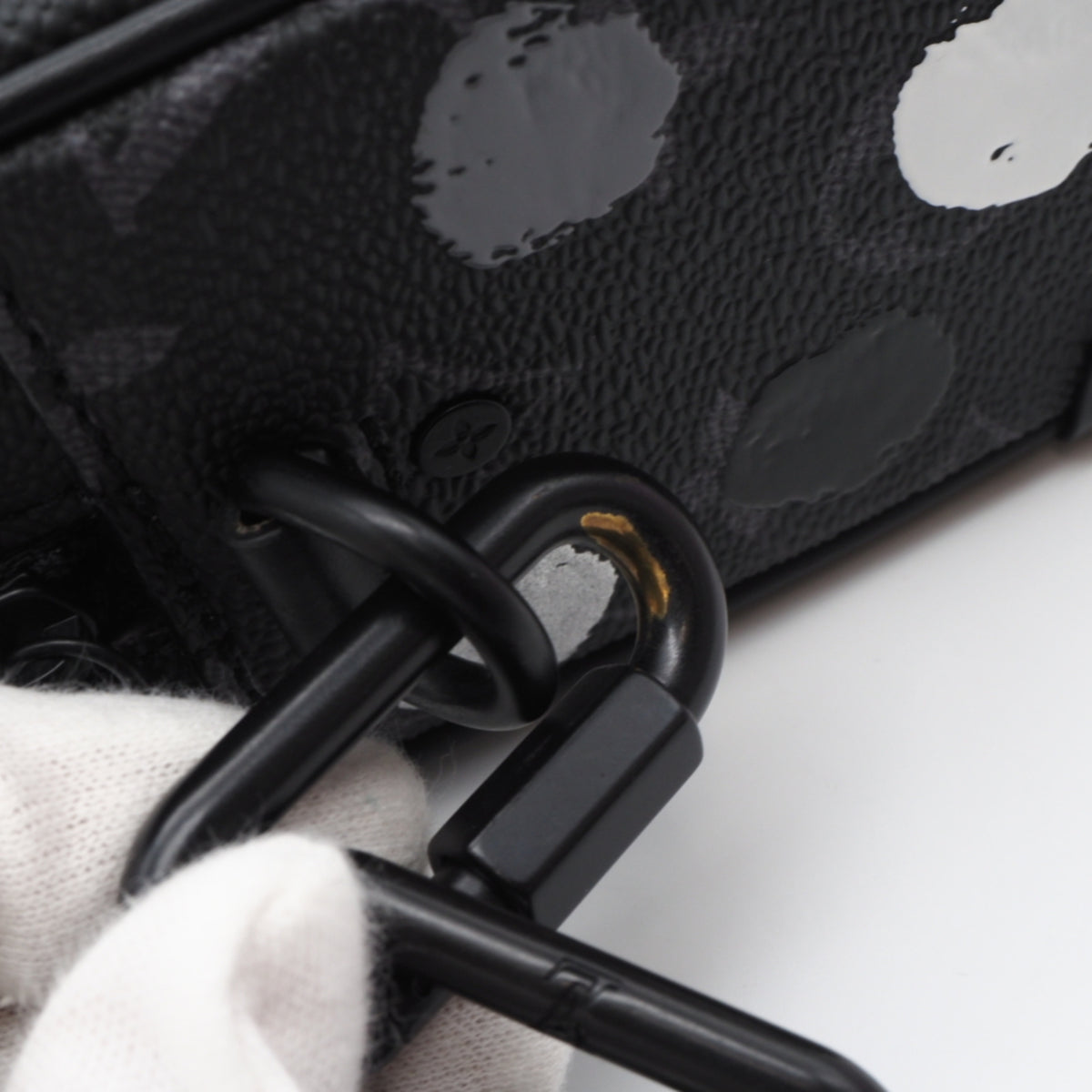 Louis Vuitton Black White Leather Shoulder Bag (Pre-Owned)