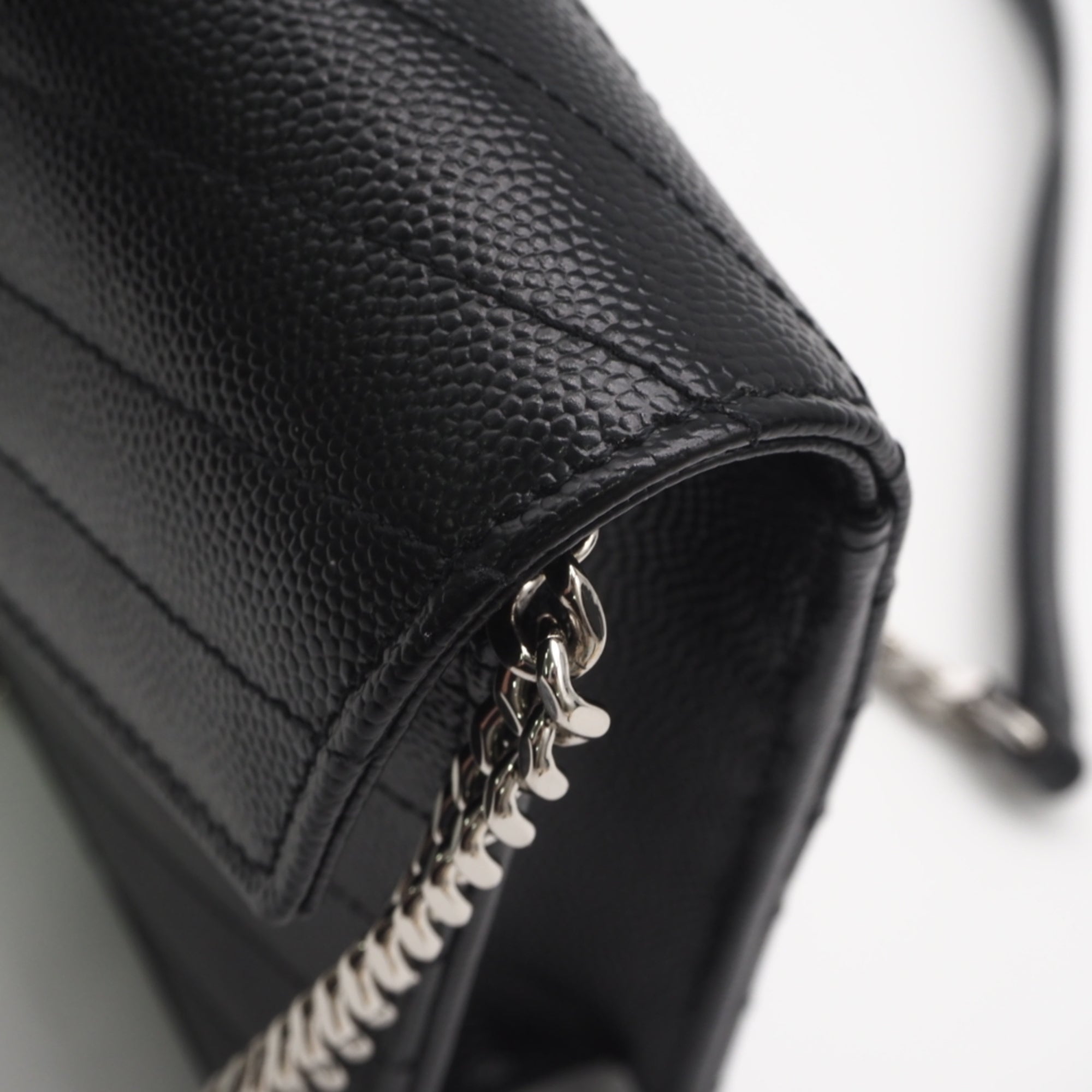 Yves Saint Laurent Black Leather Shoulder Bag (Pre-Owned)