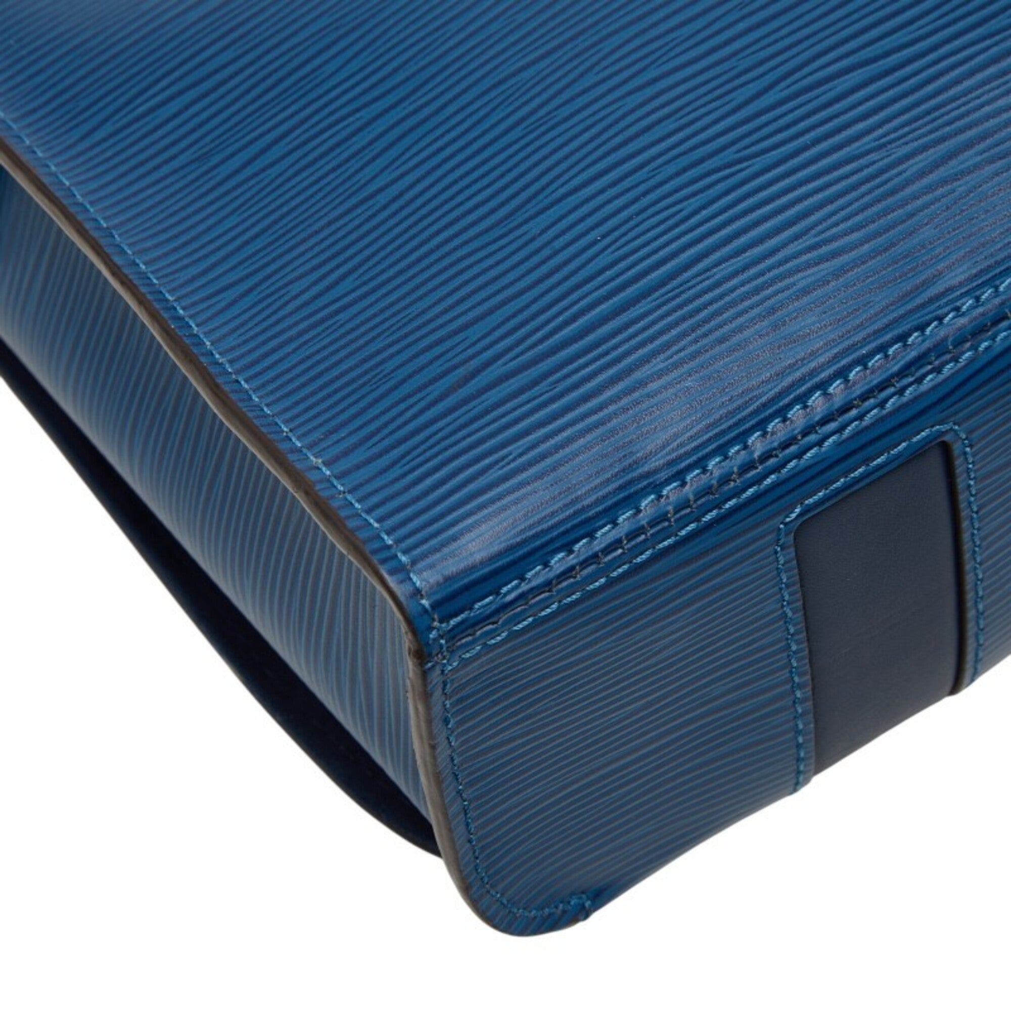 Louis Vuitton Blue Leather Shoulder Bag (Pre-Owned)