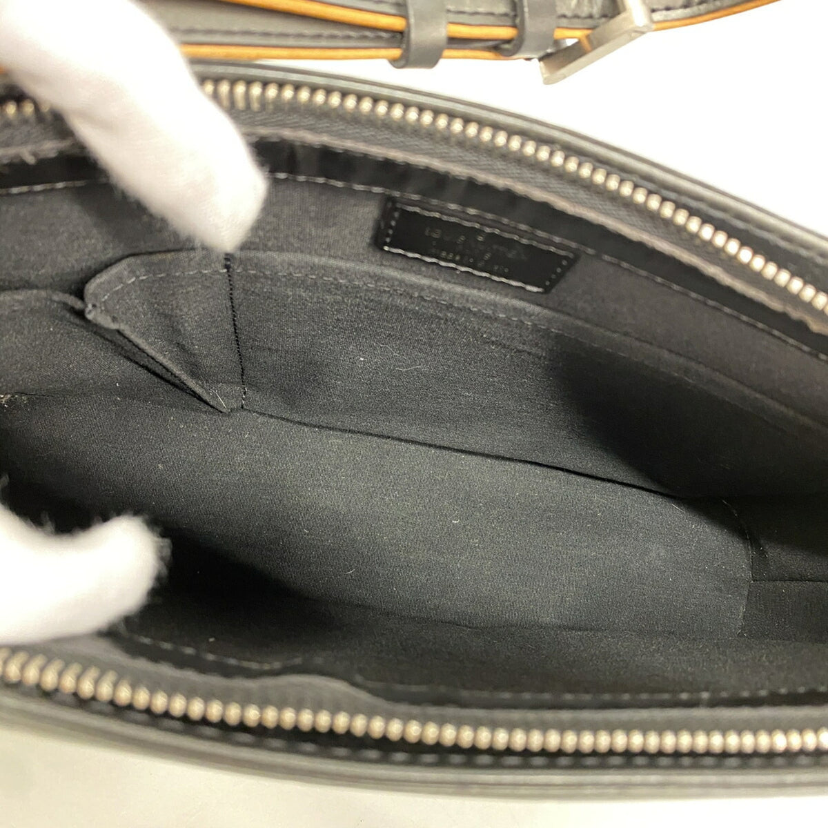 Louis Vuitton Noir Shoulder Bag (Pre-Owned)