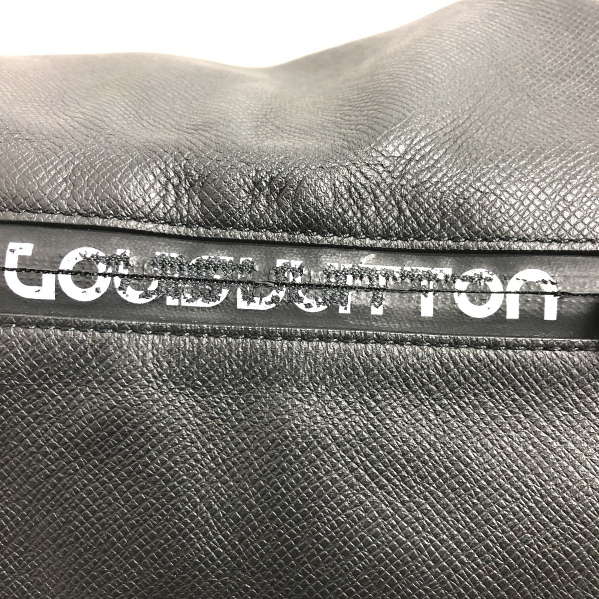 Louis Vuitton Taiga Ardoise Taiga Leather Tote Bag (Pre-Owned)