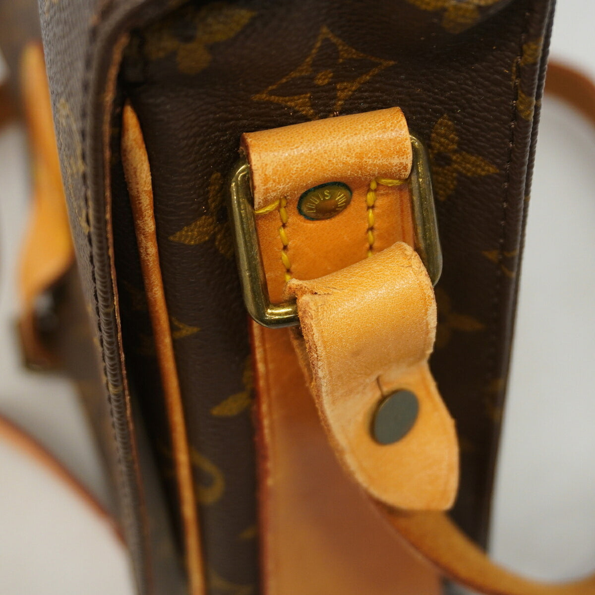 Louis Vuitton Brown Shoulder Bag (Pre-Owned)