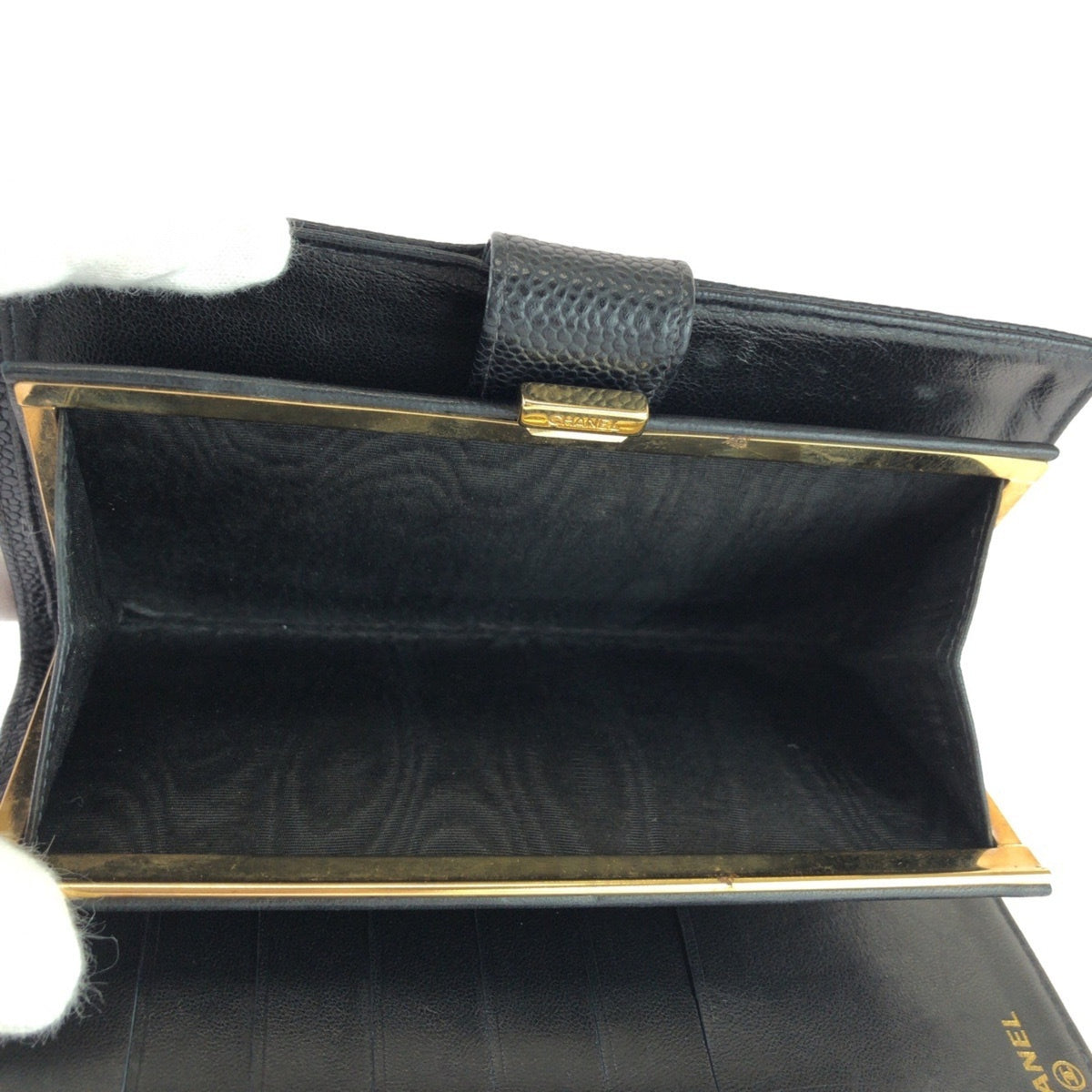Chanel Black Leather Middle Wallet (Bi-Fold) (Pre-Owned)