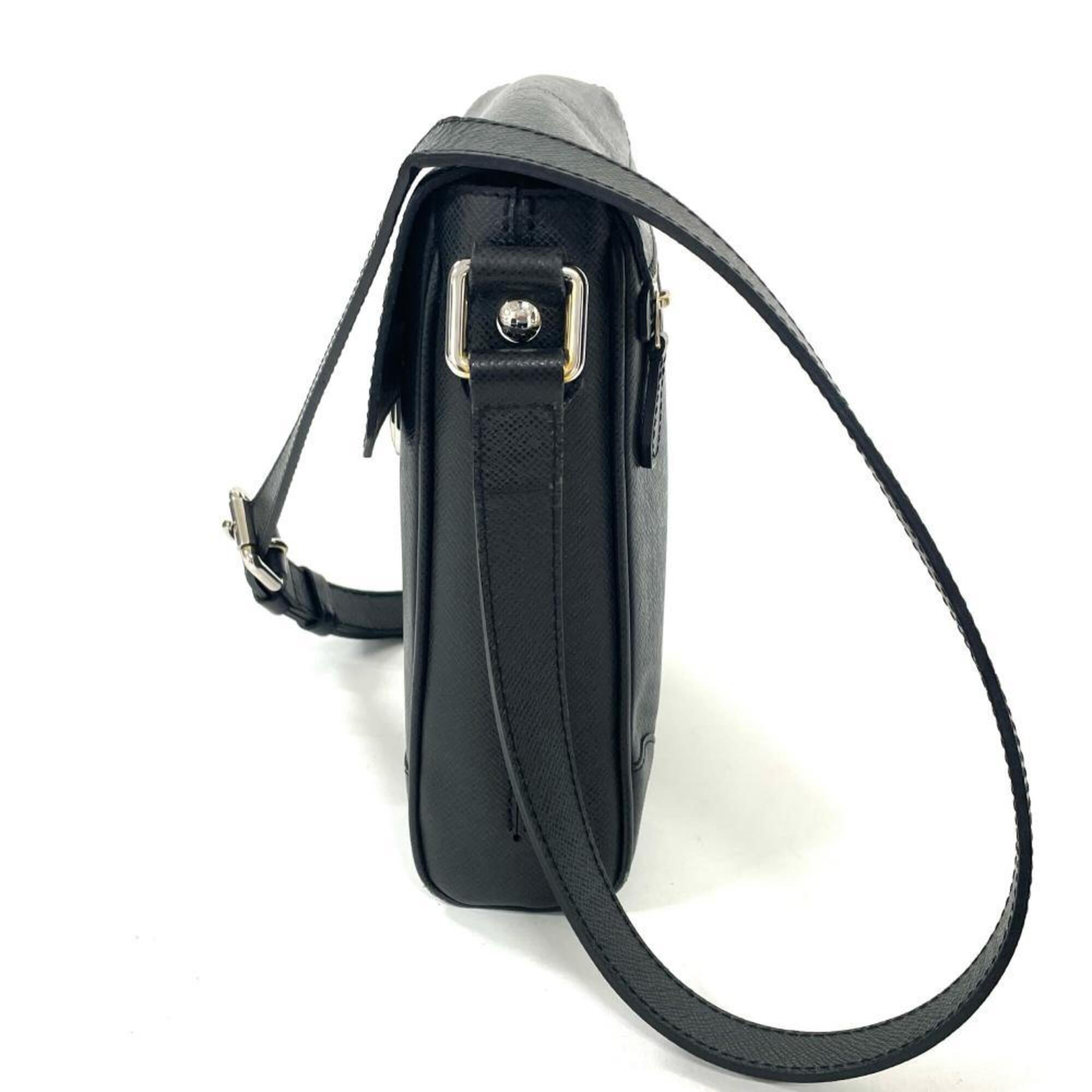 Louis Vuitton Black Taiga Leather Shoulder Bag (Pre-Owned)