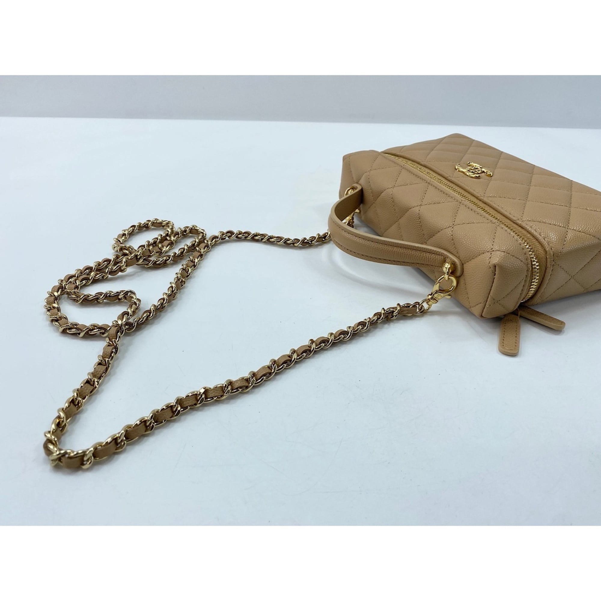 Chanel Beige Shoulder Bag (Pre-Owned)