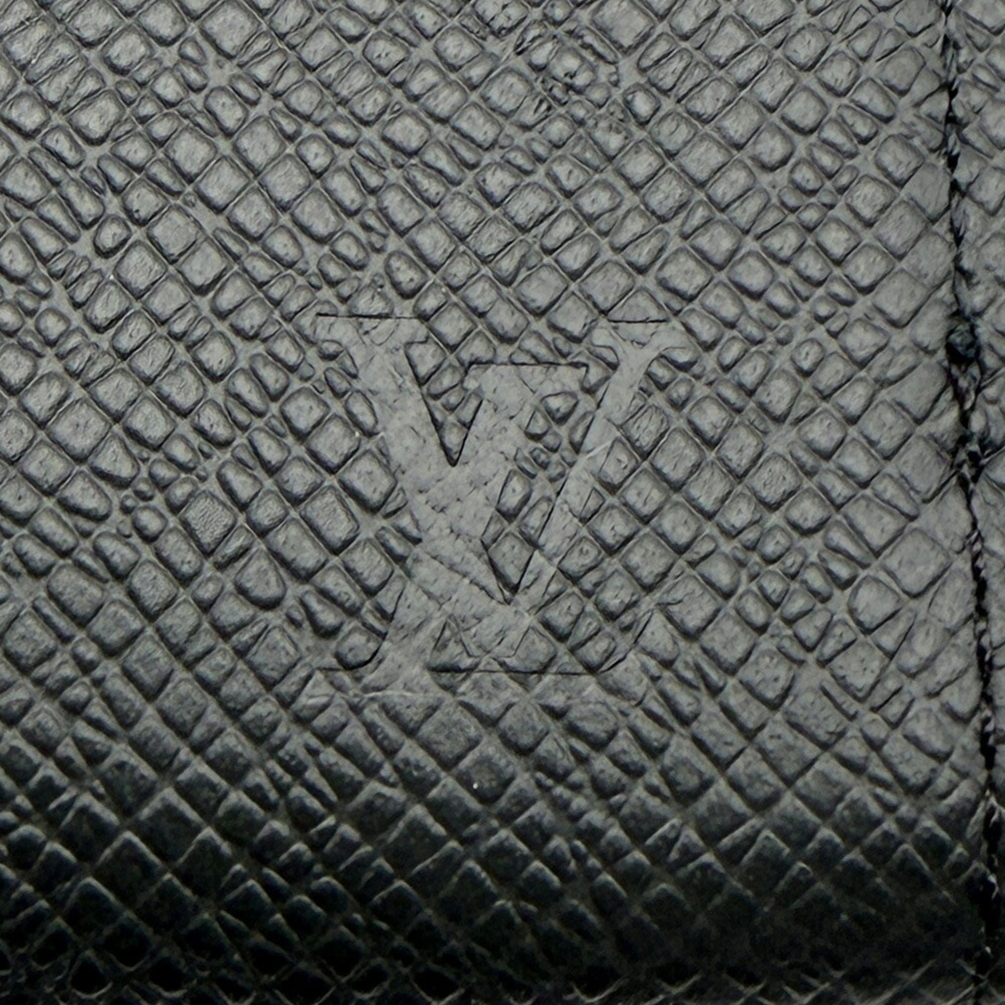 Louis Vuitton Noir Taiga Leather Leather Coin Purse/Coin Case (Pre-Owned)