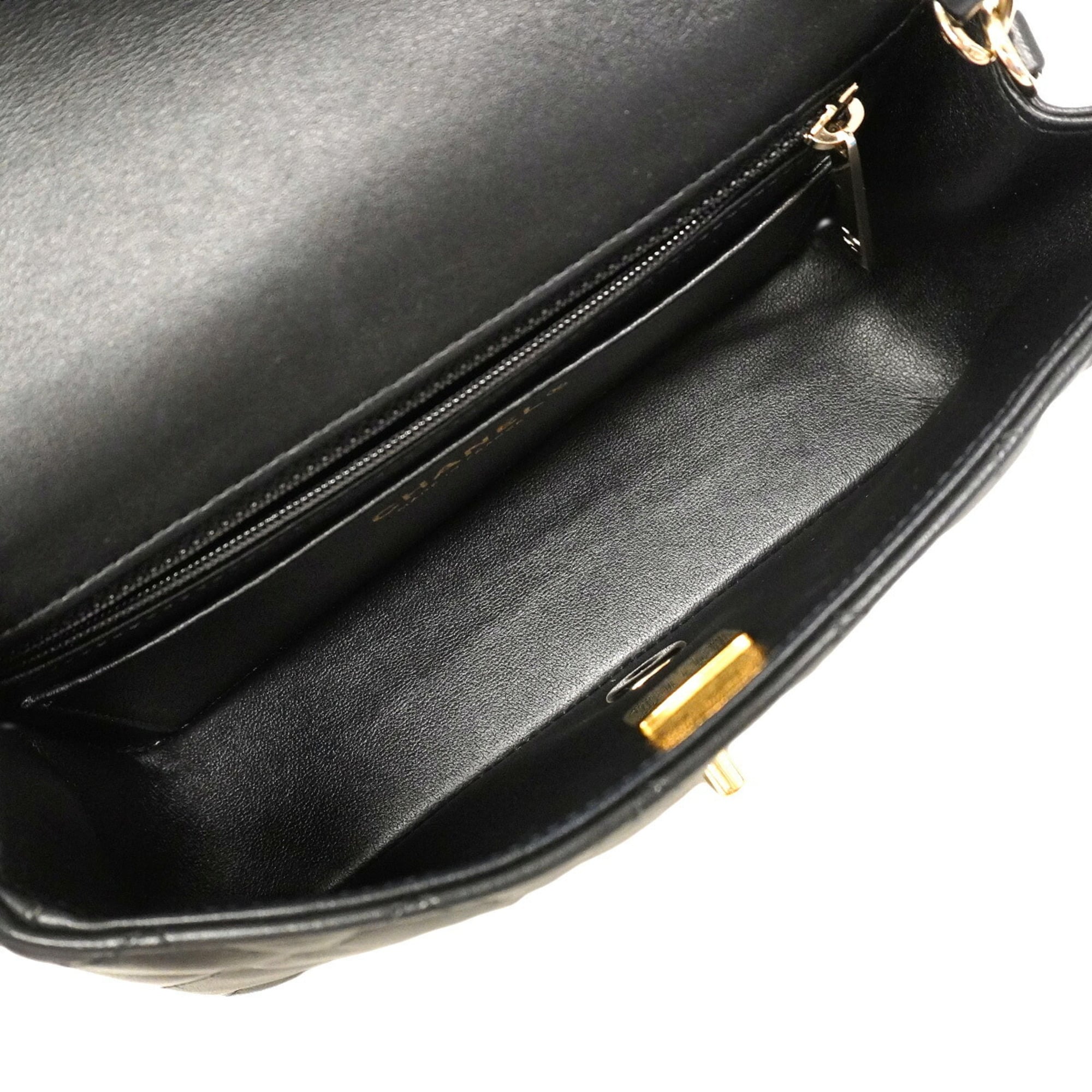 Chanel Black Leather Shoulder Bag (Pre-Owned)