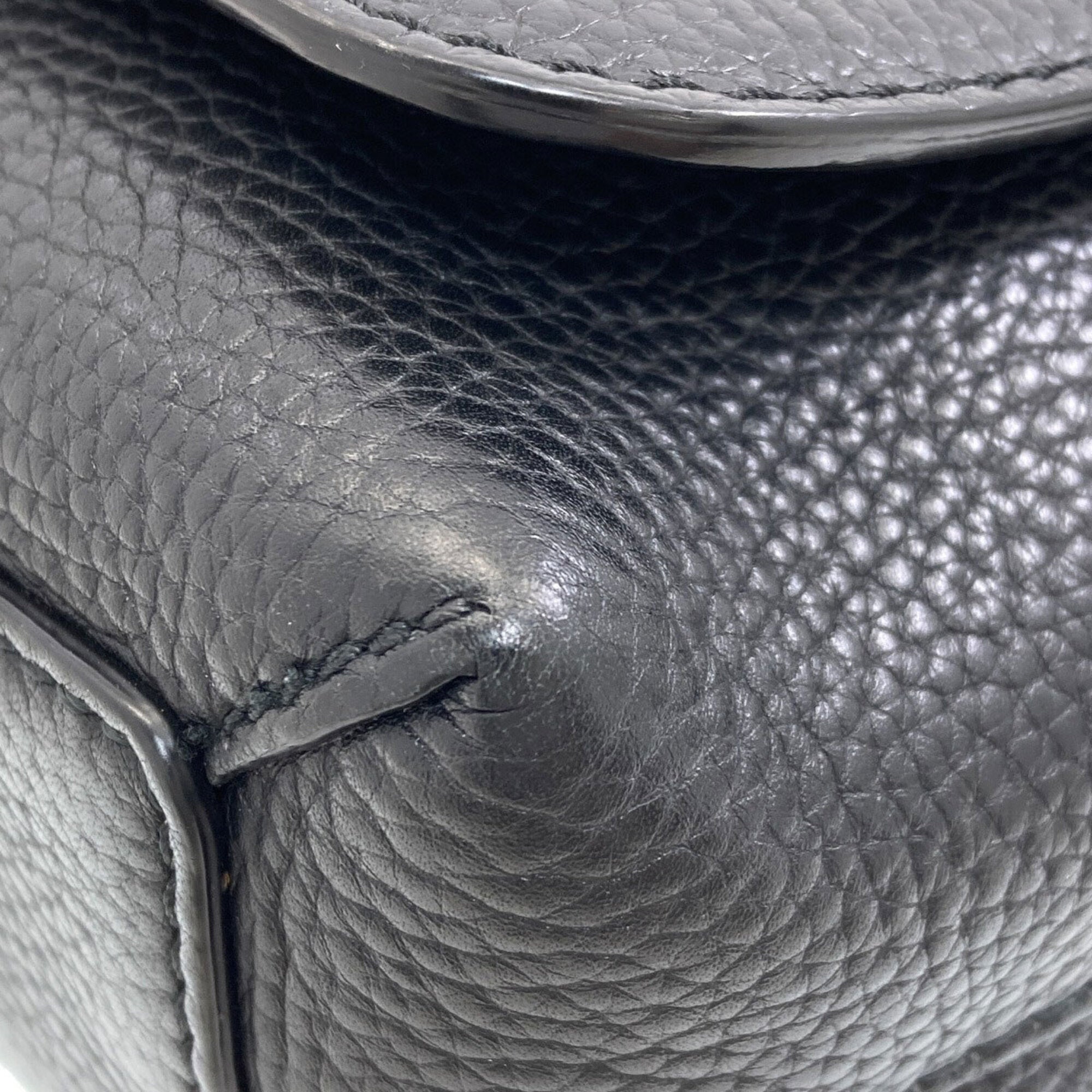 Burberry Black Leather Shoulder Bag (Pre-Owned)